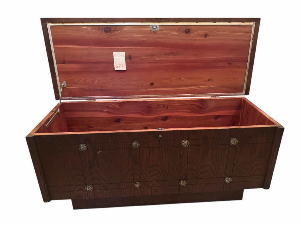 Photo 1 of VINTAGE BLANKET CHEST, CEDAR WOOD, PRINCESS CHEST
42β X 16β X H19β