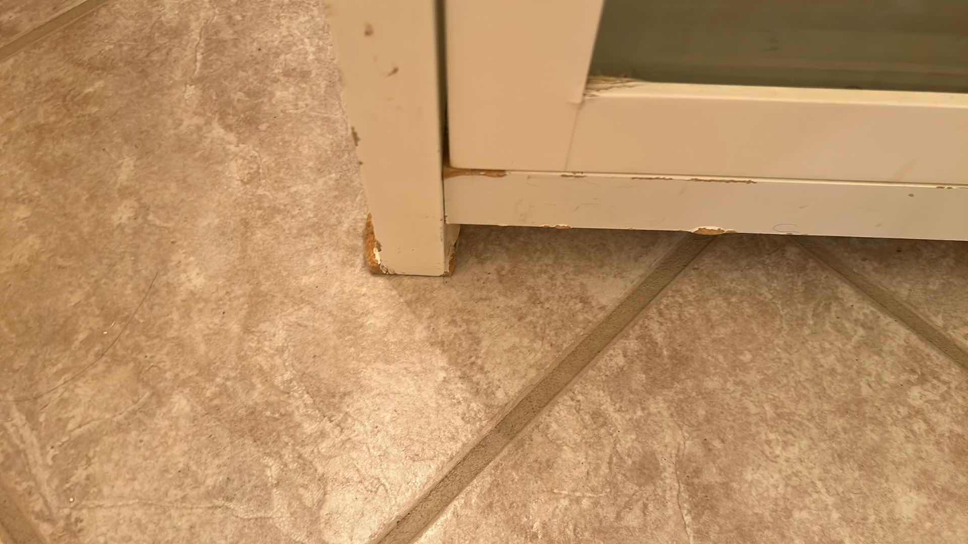 Photo 1 of 3PCS WHITE 2DOOR WALL CABINET SHELVES FLOOR CABINET
