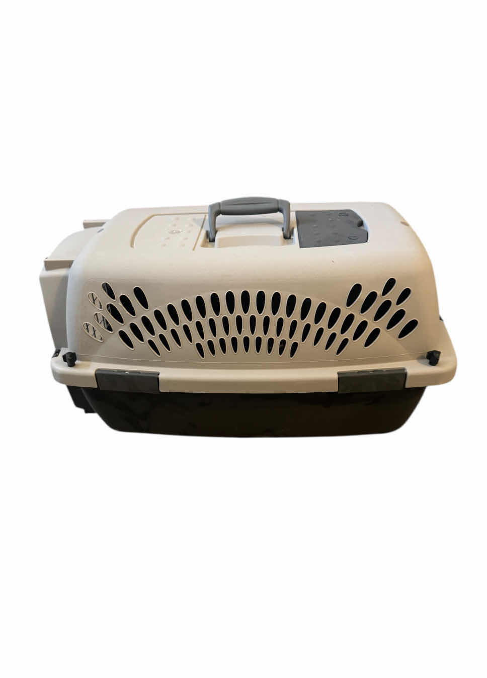 Photo 1 of 3- PET CARRIERS, DOG KENNEL, PET CARRYING BAGS, PET CRAT

13” X 22” X H11”
