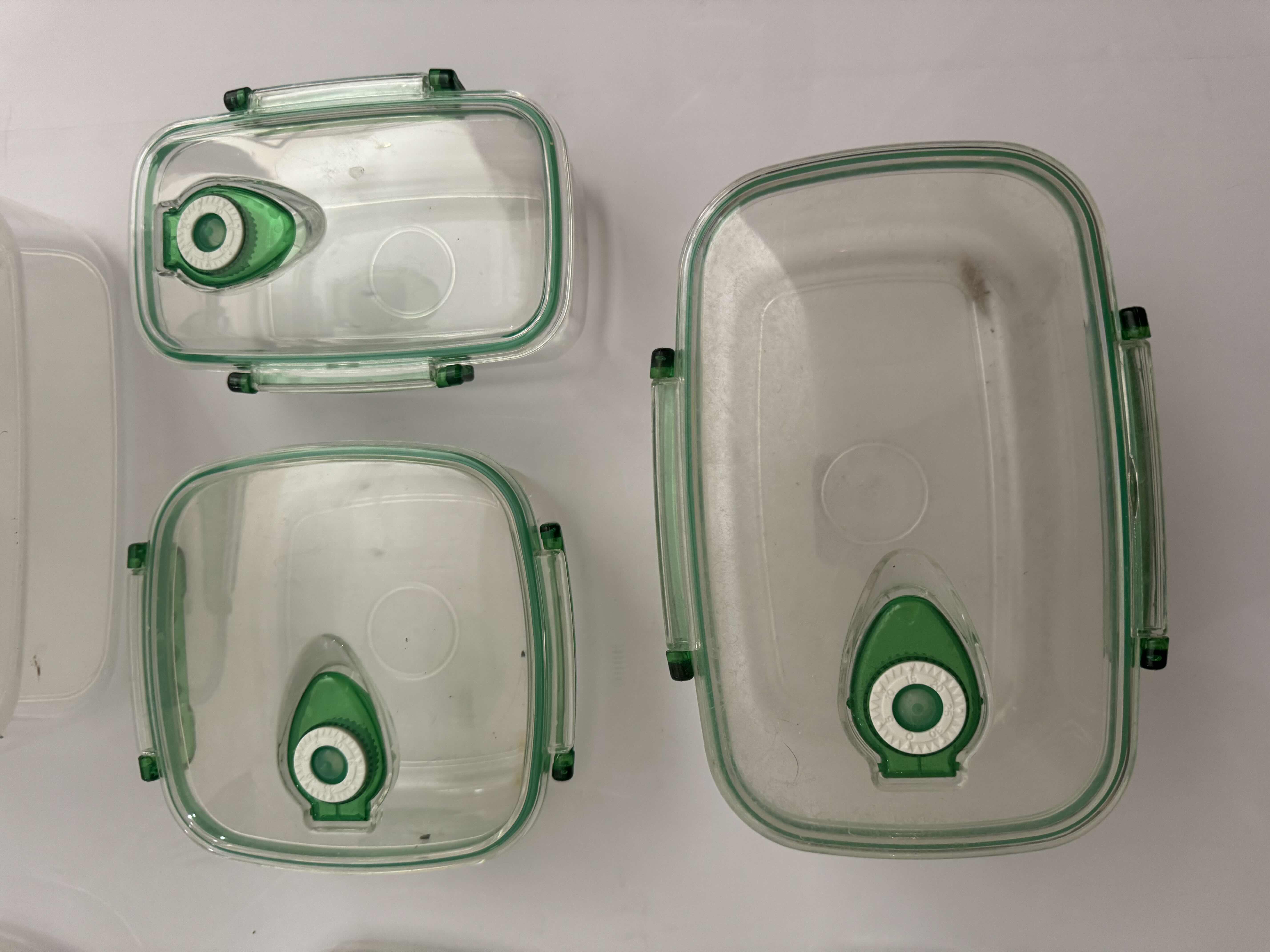 Photo 1 of 9 PIECE FOOD STORAGE CONTAINERS, GREEN/CLEA
H5.5” AND SMALLER