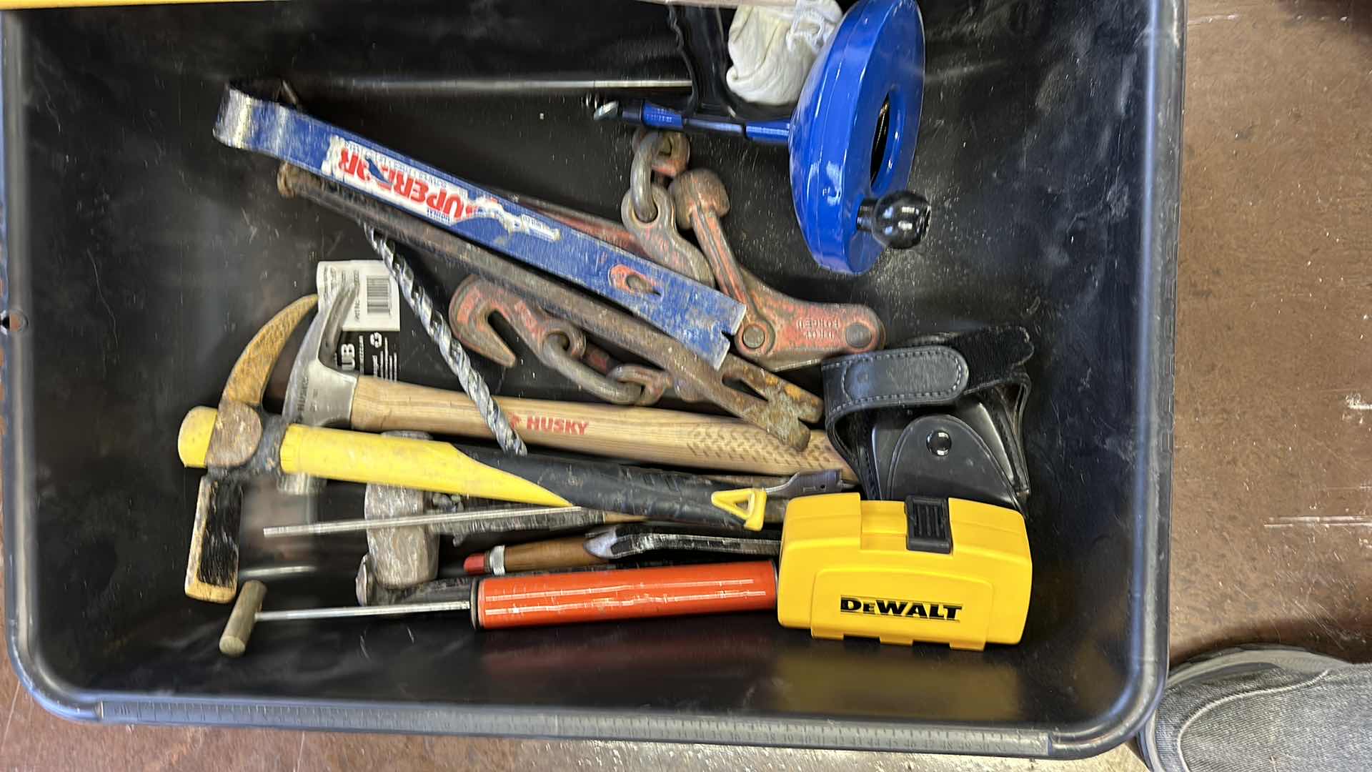 Photo 2 of BOX OF TOOLS VARIOUS USAGE