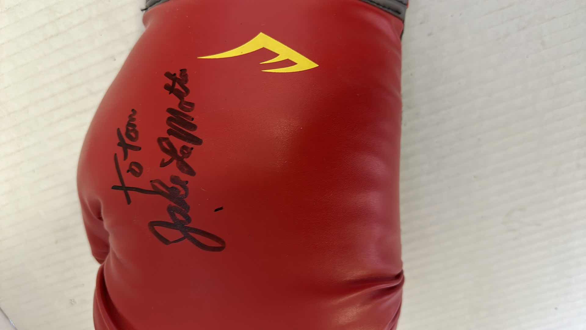 Photo 3 of EVERLASTING 16OZ BOXING GLOVE SIGNED BY JAKE LAMOTTA,NO COA