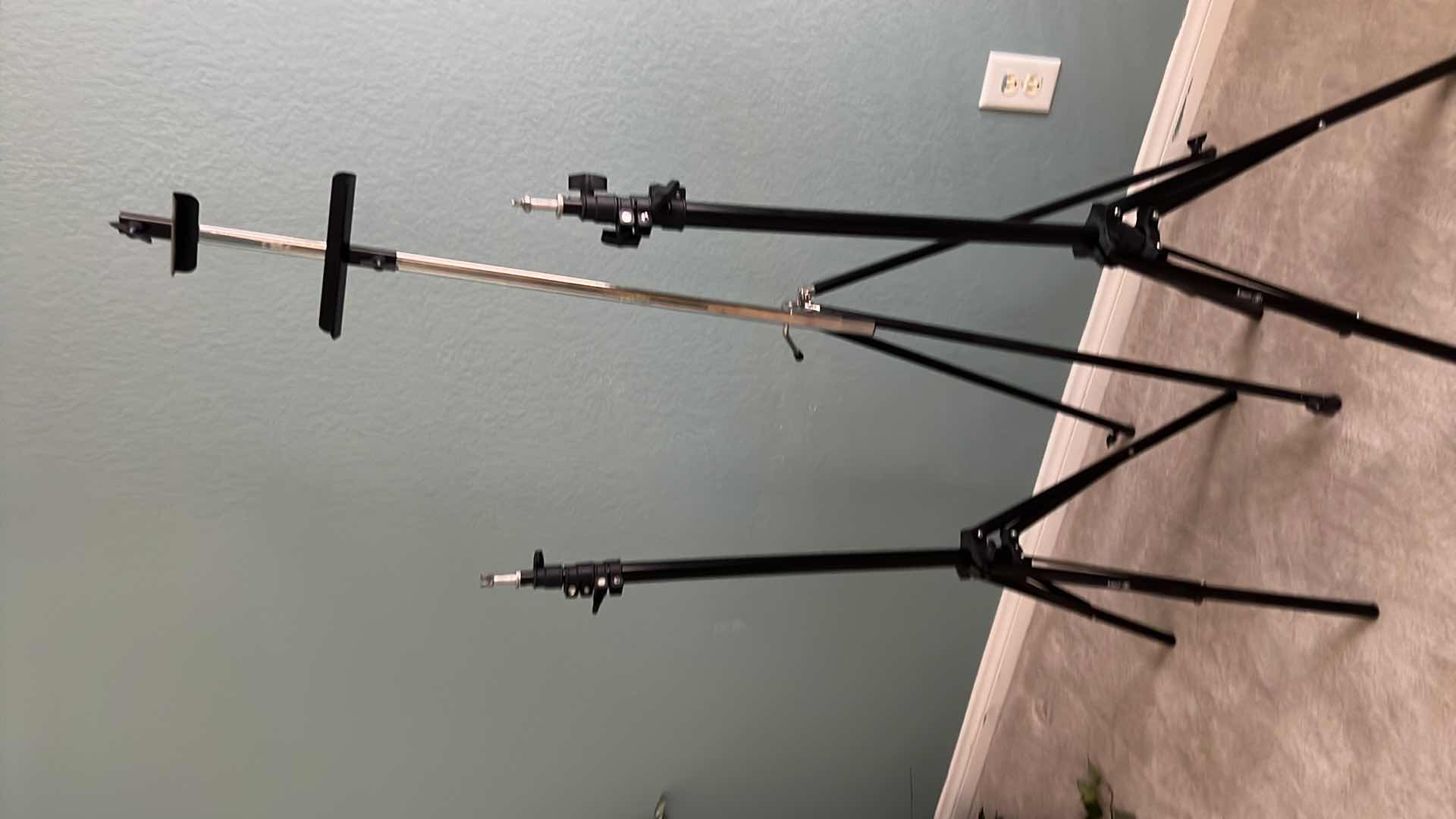 Photo 4 of 3-TRIPODS (KAEZI)