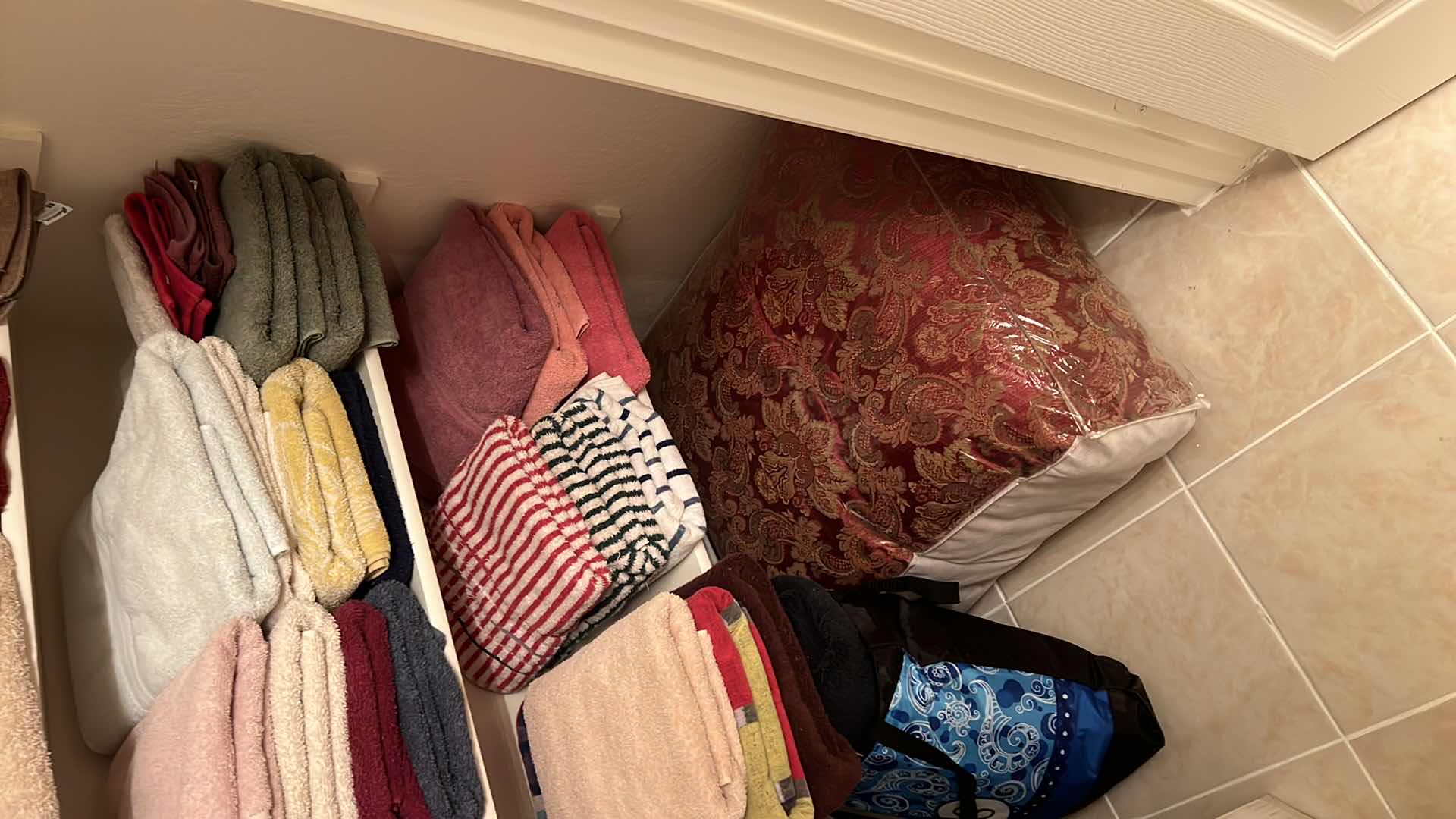 Photo 2 of CONTENTS OF LINEN CLOSET-LINENS, BATHROOM DECOR