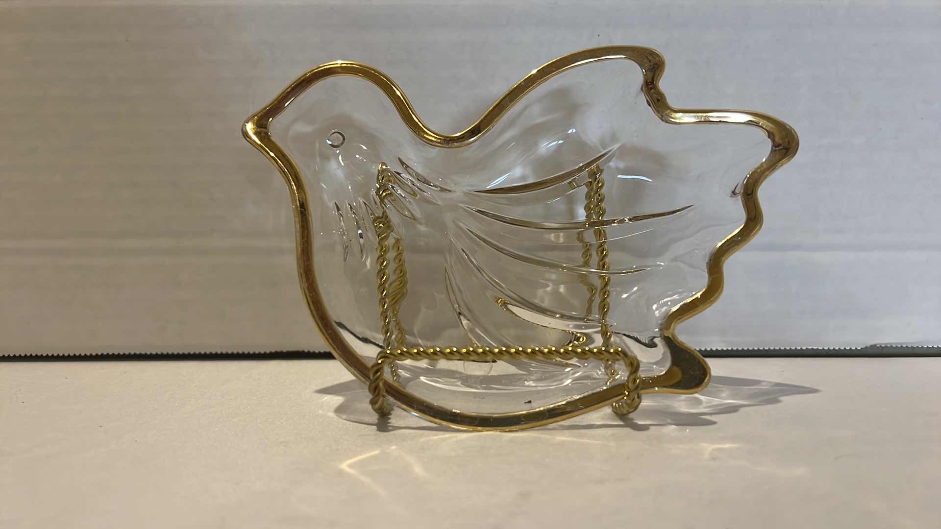 Photo 3 of GLASS DOVE CANDY DISH W GLASS WRAPPED CANDIES