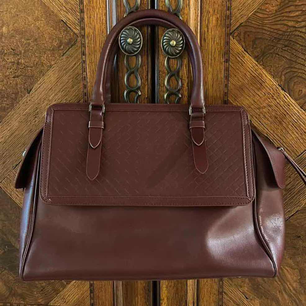 Photo 1 of VITTORIA NAPOLI ITALIAN GENUINE LEATHER HANDBAG.