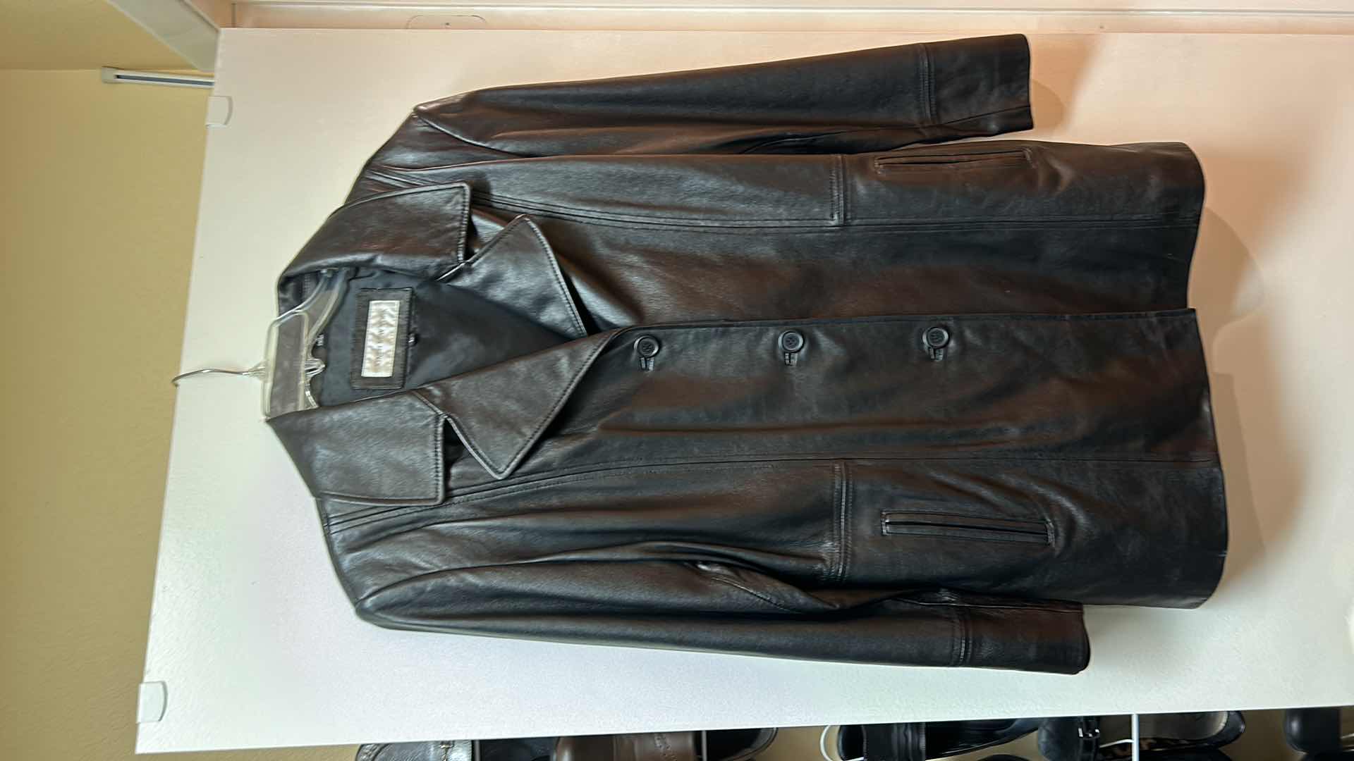 Photo 3 of WOMEN’S JONES OF NEW YORK LEATHER JACKET SIZE LARGE.