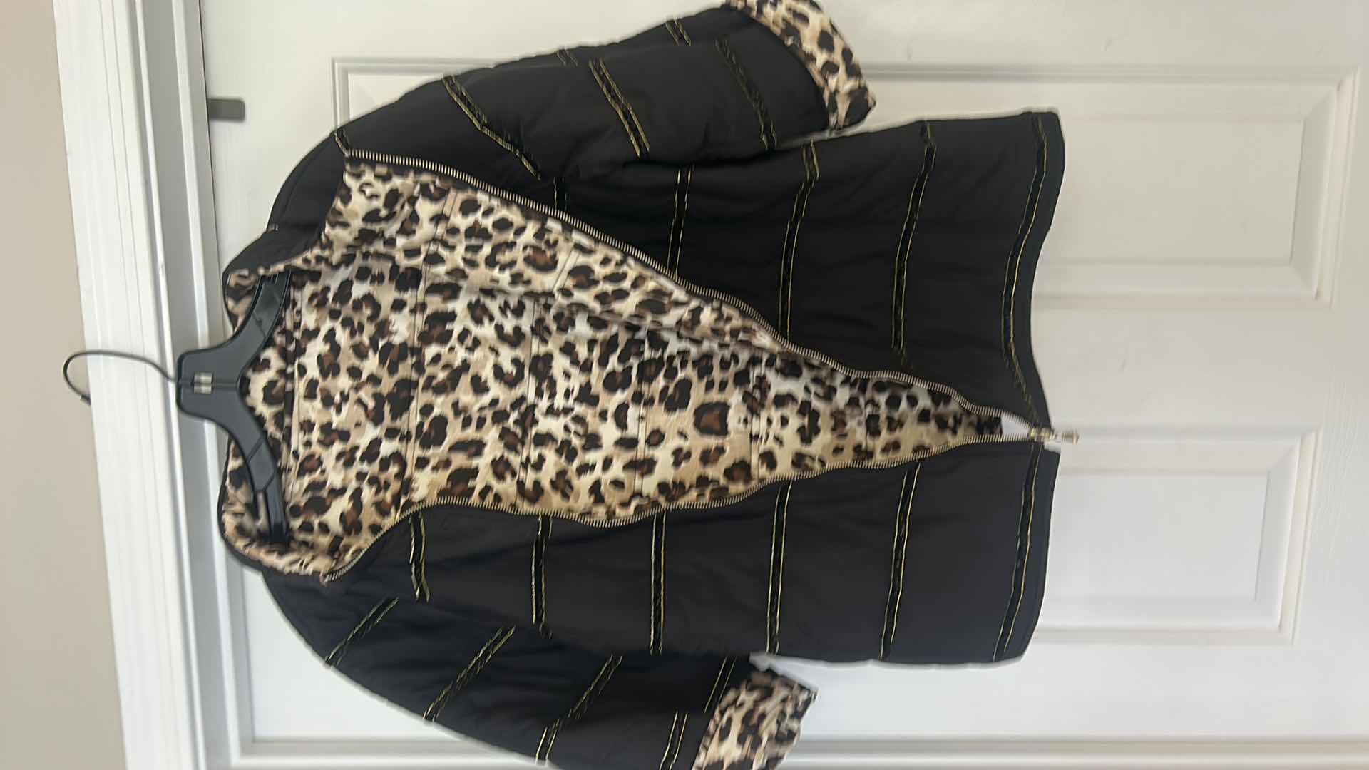 Photo 4 of WOMENS WEAR - BLACK & SILKY ANIMAL PRINT WITH GOLD ACCENT ZIP UP JACKET SIZE L