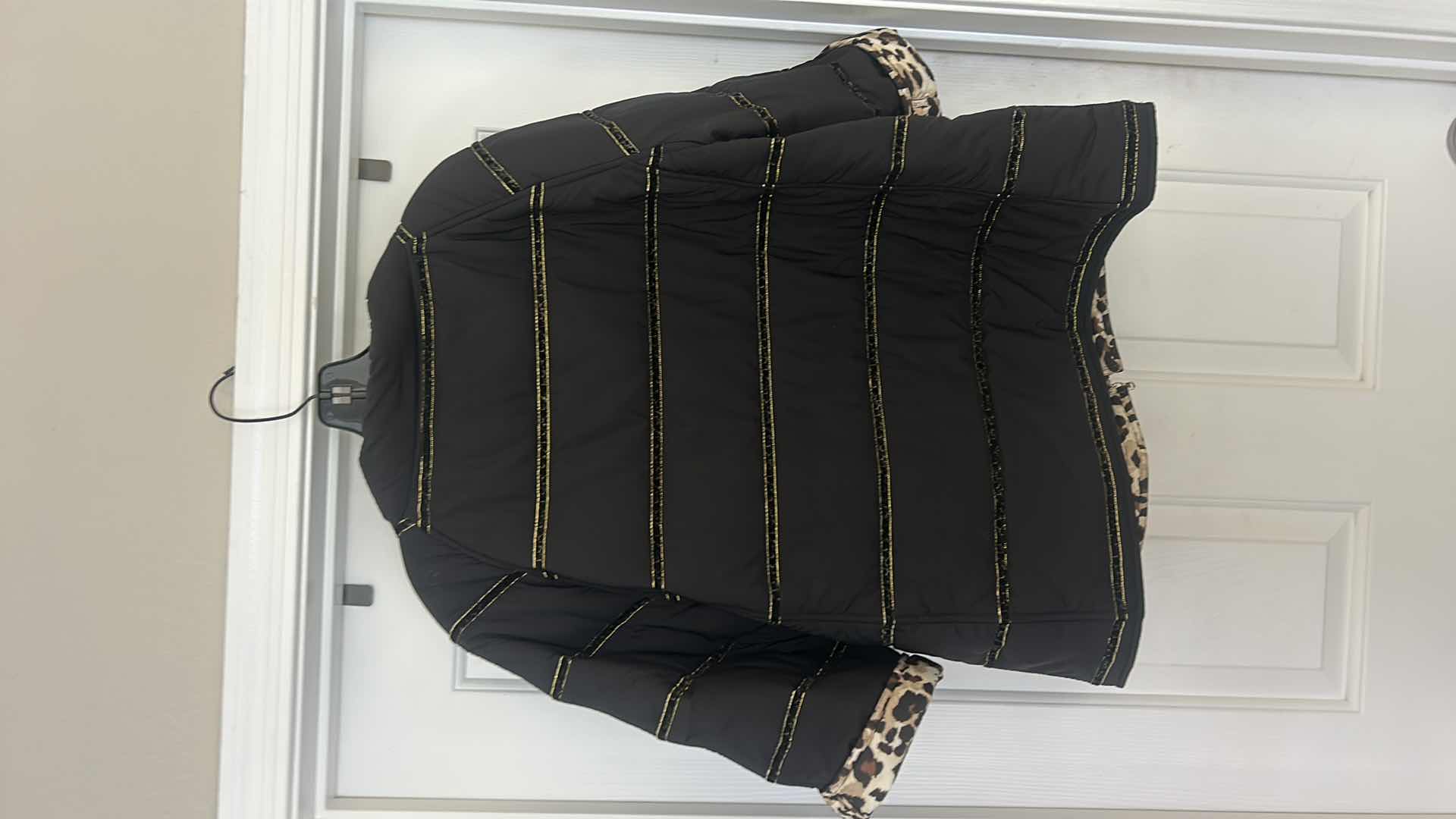 Photo 5 of WOMENS WEAR - BLACK & SILKY ANIMAL PRINT WITH GOLD ACCENT ZIP UP JACKET SIZE L