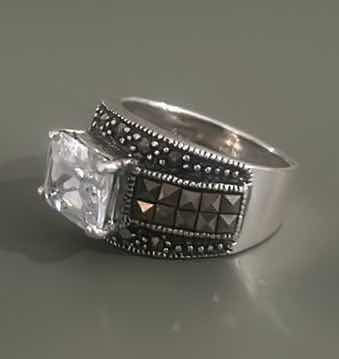 Photo 3 of .925 STERLING SILVER RING WITH GEMSTONE SIZE 6.5