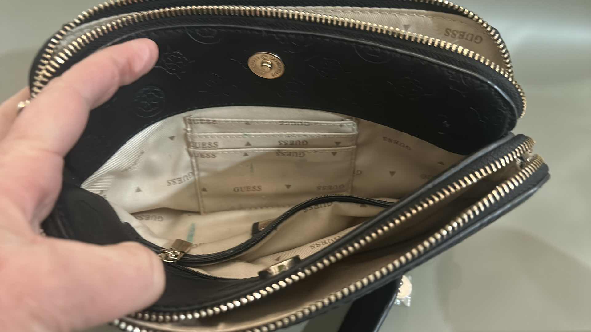 Photo 5 of BLACK GUESS HANDBAG