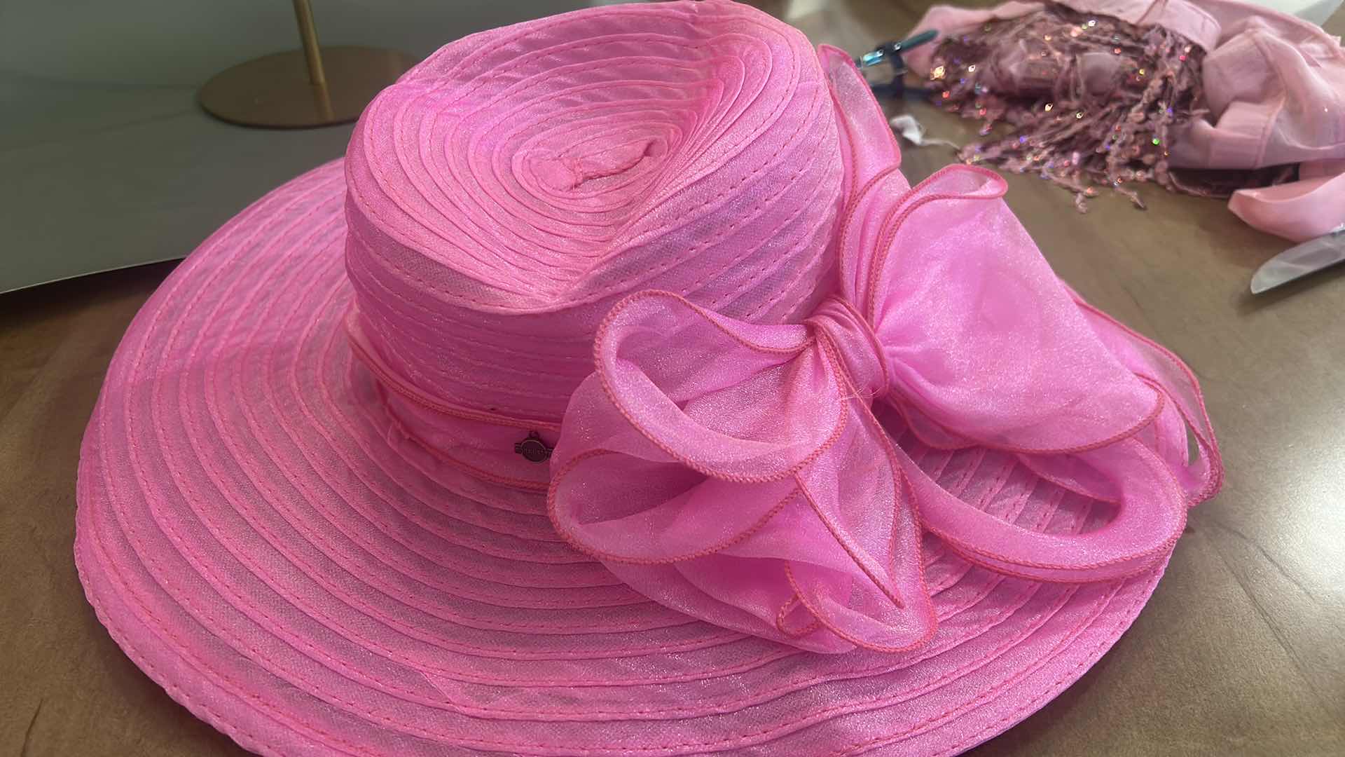 Photo 4 of NEW WITH TAGS - WOMEN’S PINK KENTUCKY DERBY GLAM HAT (ADJUSTABLE)