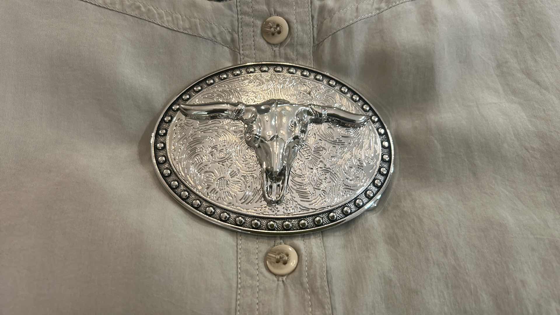 Photo 2 of WOMENSWEAR - WANTED 100% SILK COWGIRL / WESTERN / RODEO SHIRT SIZE MED AND SILVER LONGHORN BELT BUCKLE