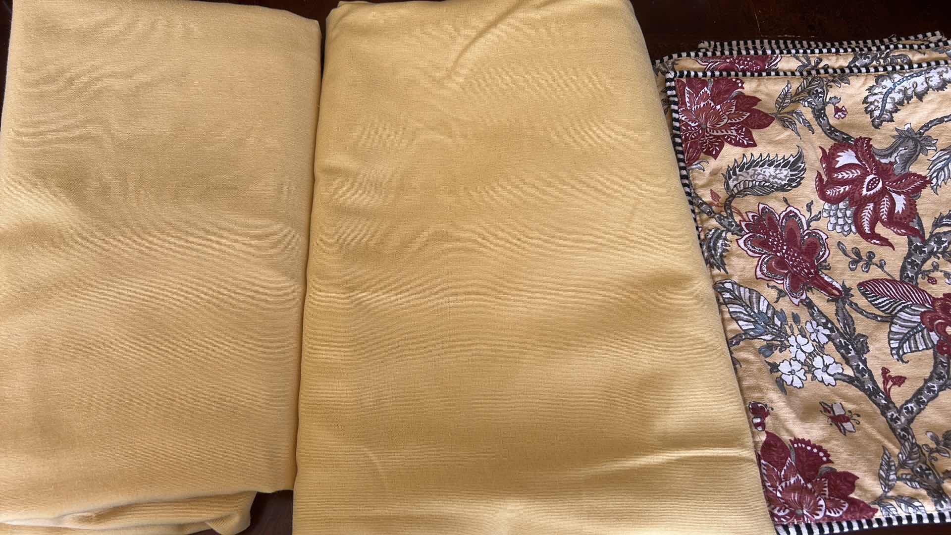 Photo 1 of 2 YELLOW TABLE CLOTHS, 4 POTTERY BARN PLACEMATS & 1 HAND TOWEL