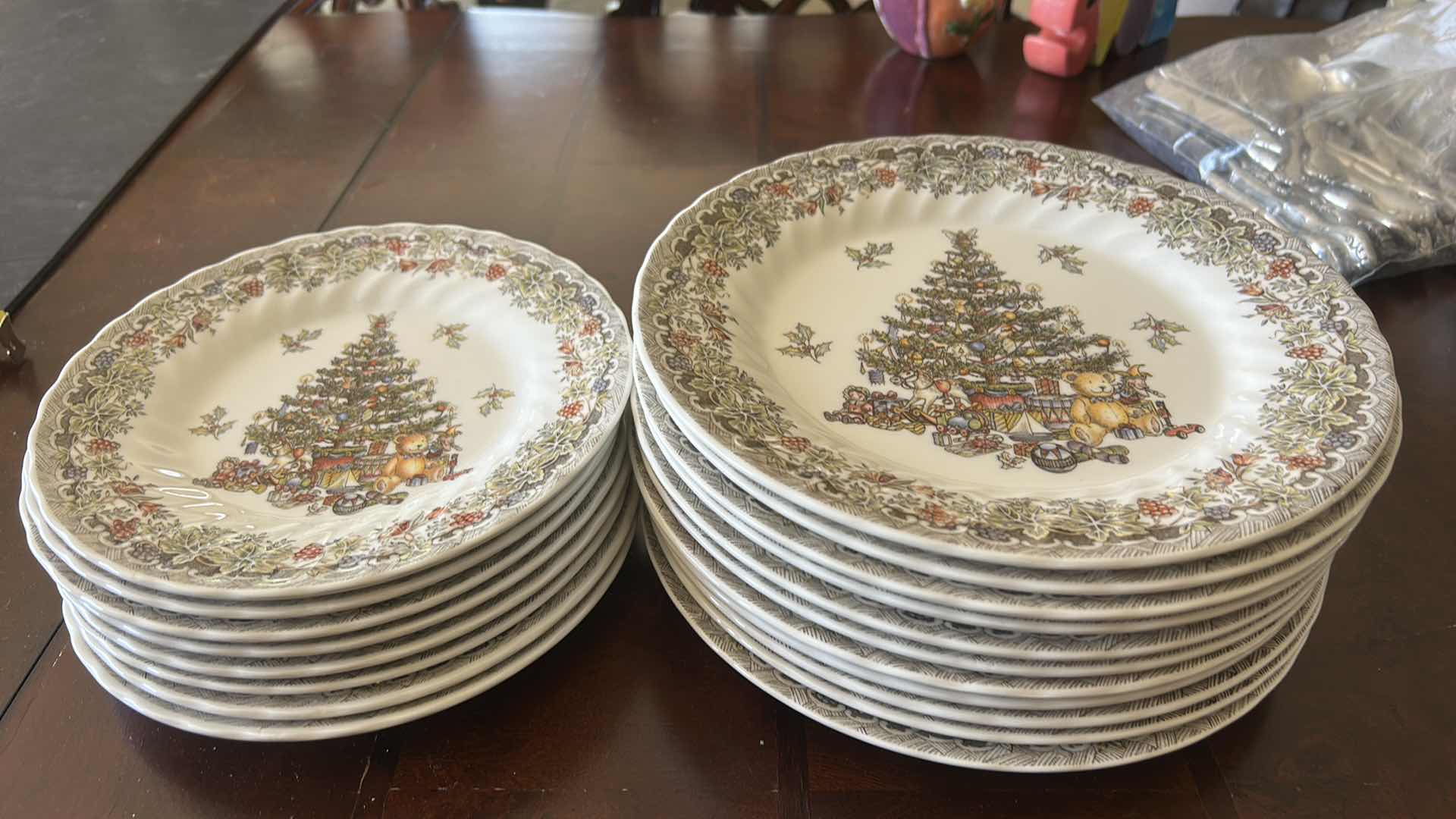 Photo 1 of 23 PC-QUEEN'S SEASONS GREETINGS CHRISTMAS TREE DINNERWARE
