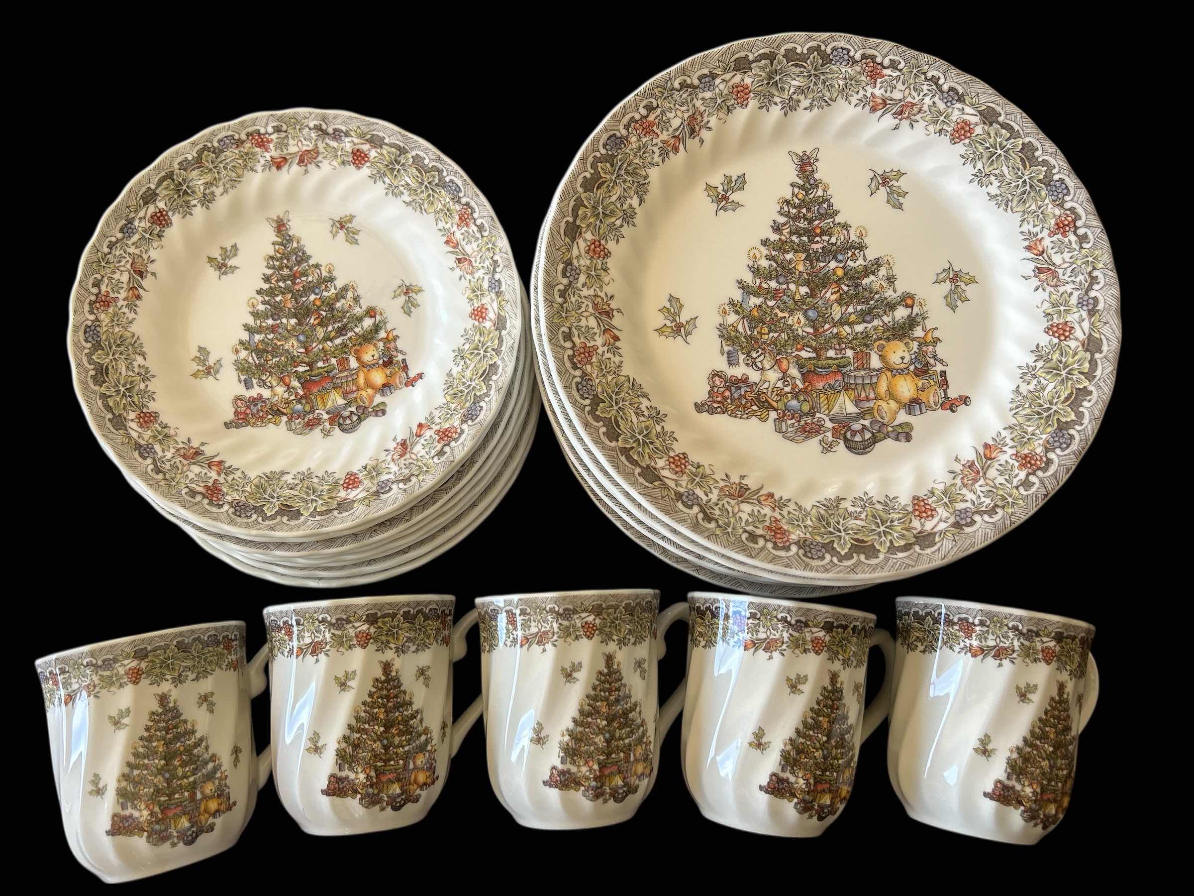 Photo 1 of 23 PC-QUEEN'S SEASONS GREETINGS CHRISTMAS TREE DINNERWARE