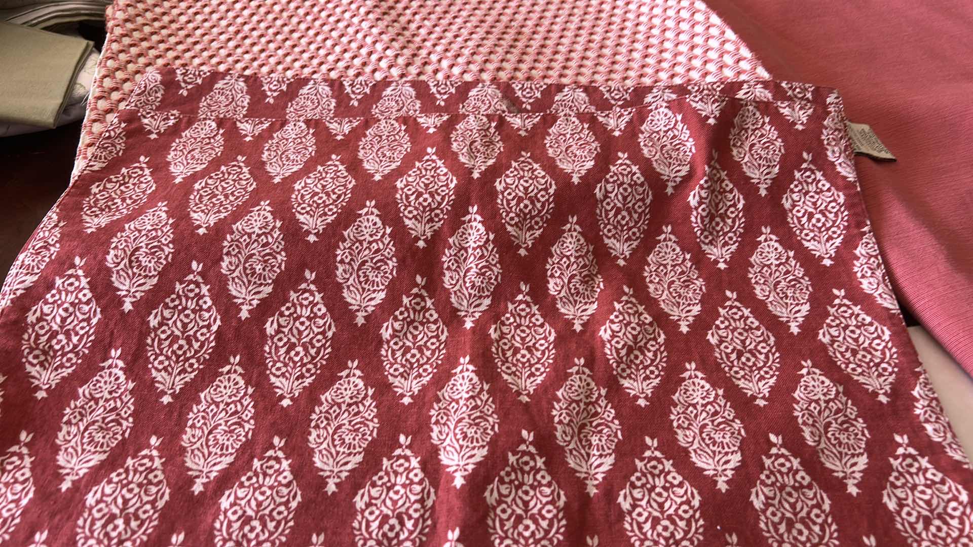 Photo 1 of RED RECTANGLE TABLECLOTH AND  8 PLACEMATS