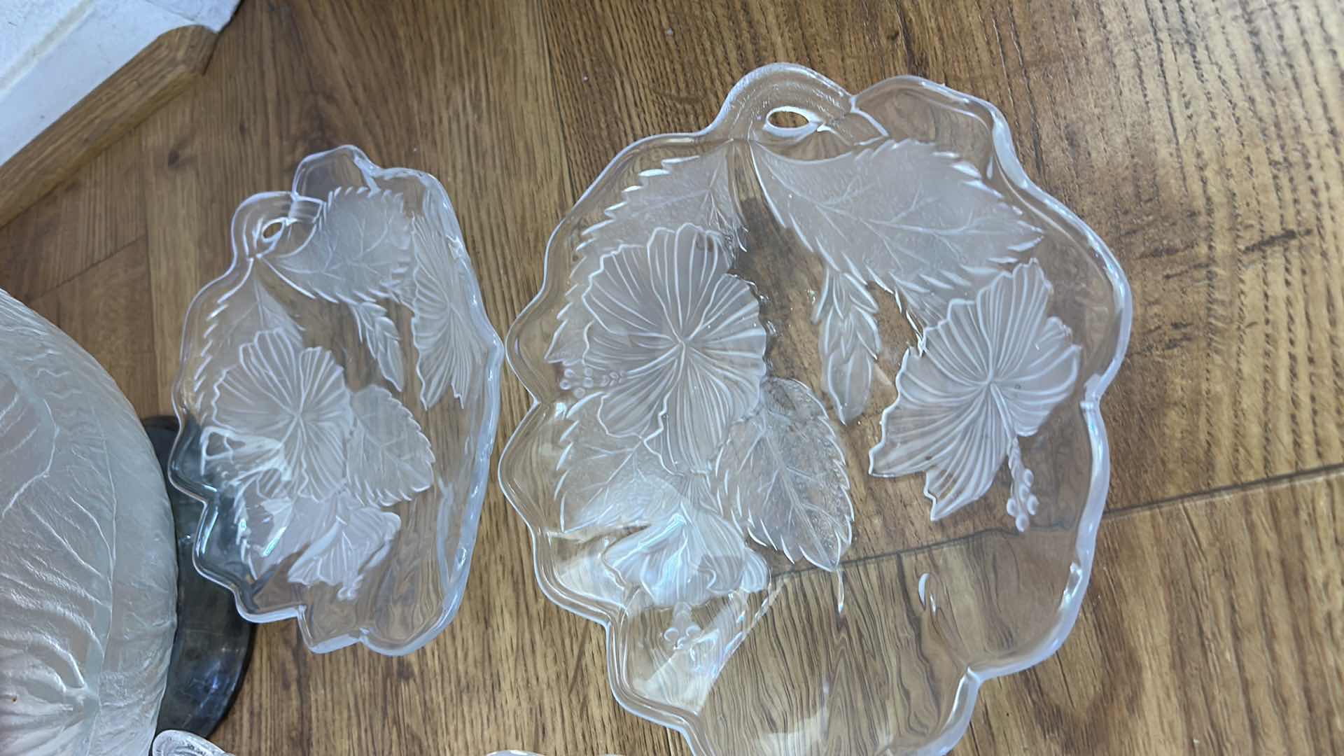 Photo 1 of LARGE SALAD BOWL AND 4 SALAD BOWLS