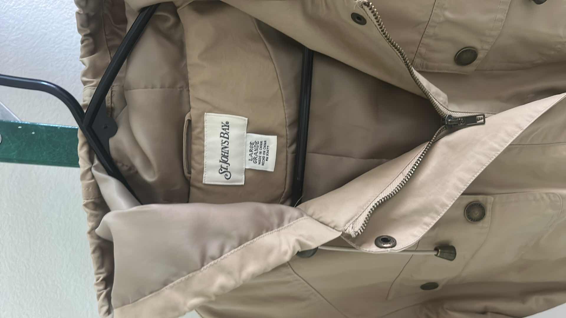 Photo 1 of 2 WOMENS JACKETS SIZE LARGE