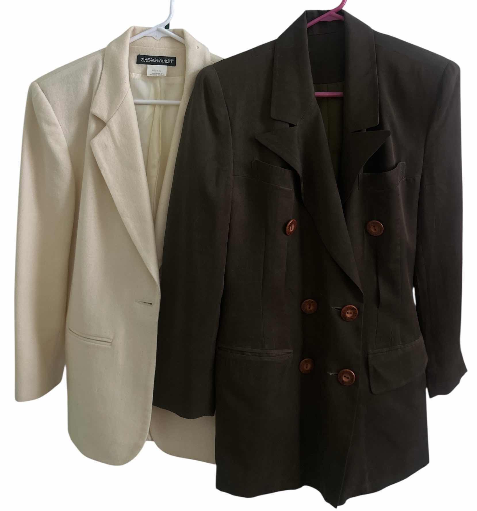 Photo 1 of 2 WOMENSWEAR SIZE 6