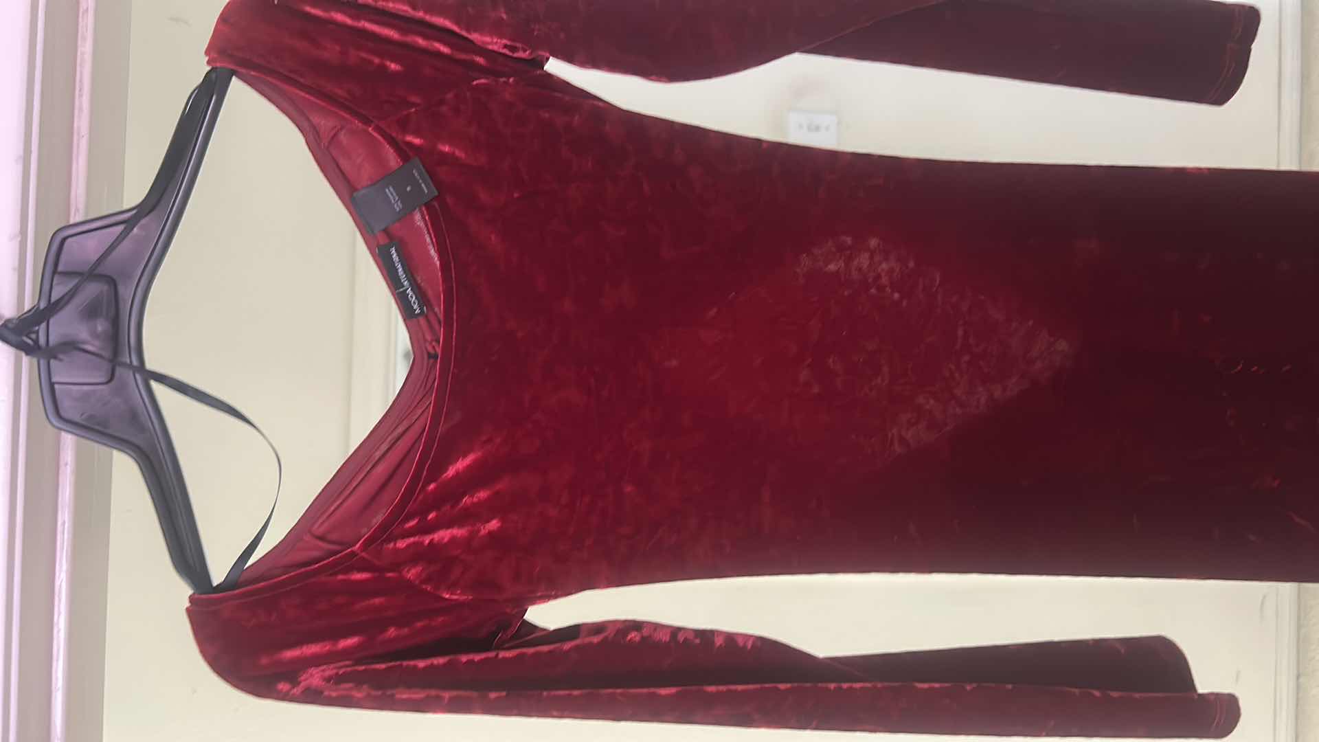 Photo 1 of MODA INTERNATIONAL BURGANDY CRUSHED VELVET LONG FLOOR LENGTH FORMAL DRESS SIZE SMALL