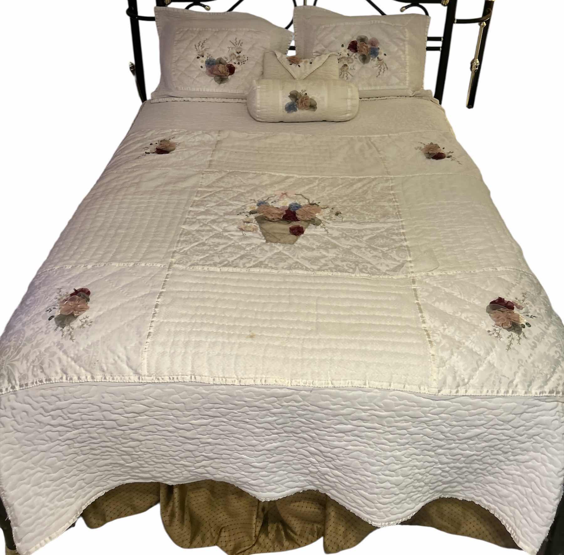 Photo 1 of QUEEN COMFORTER AND PILLOWS