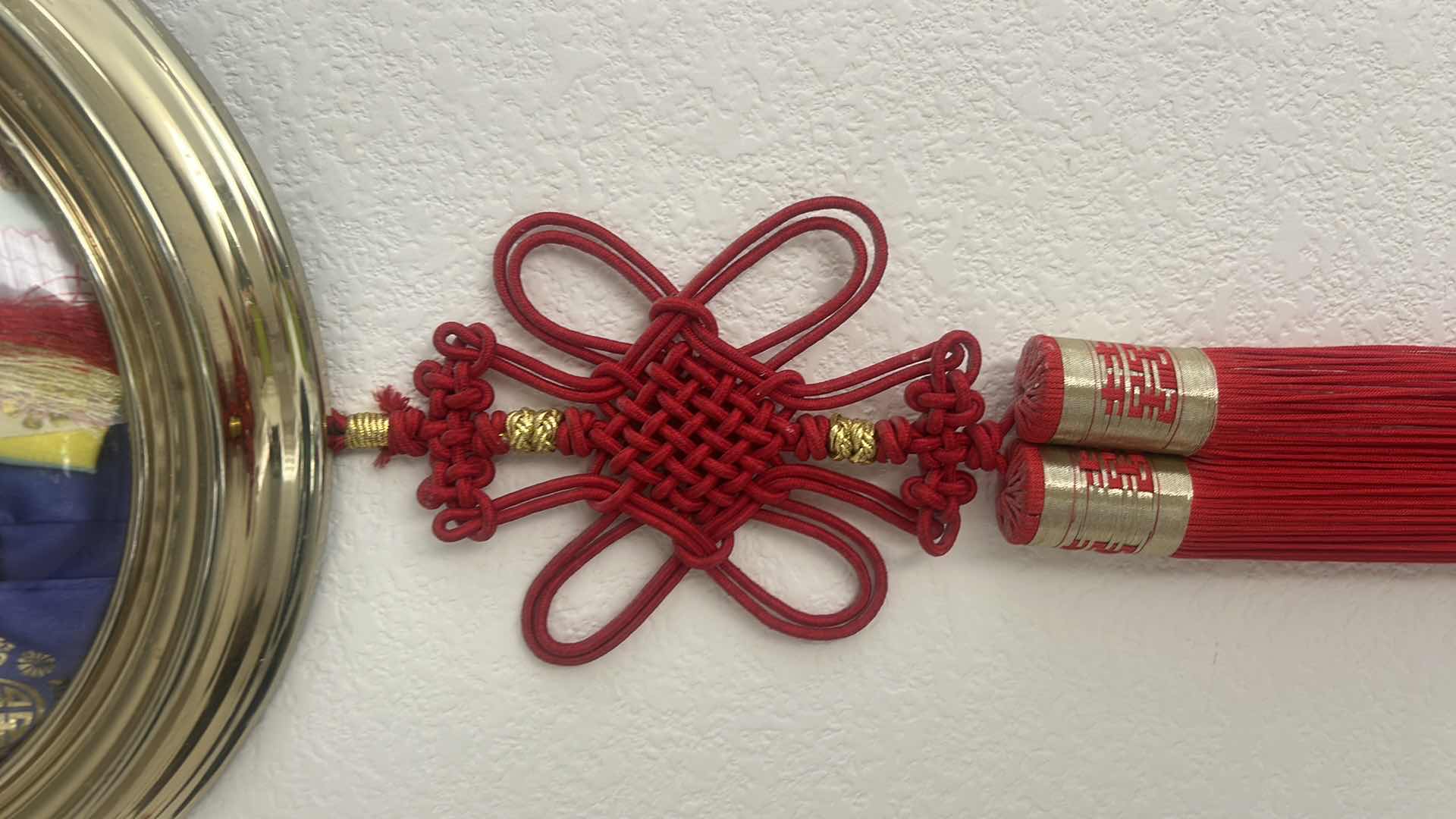 Photo 1 of CHINESE KNOT WALL HANGING H55”