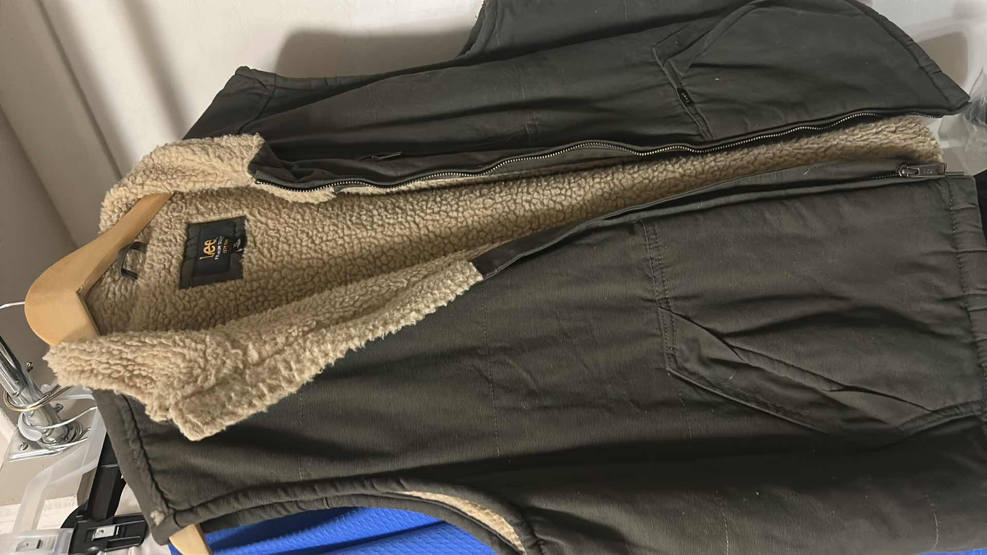 Photo 1 of 6 WOMENS JACKETS (INCLUDING 100% LEATHER) SIZE L XL