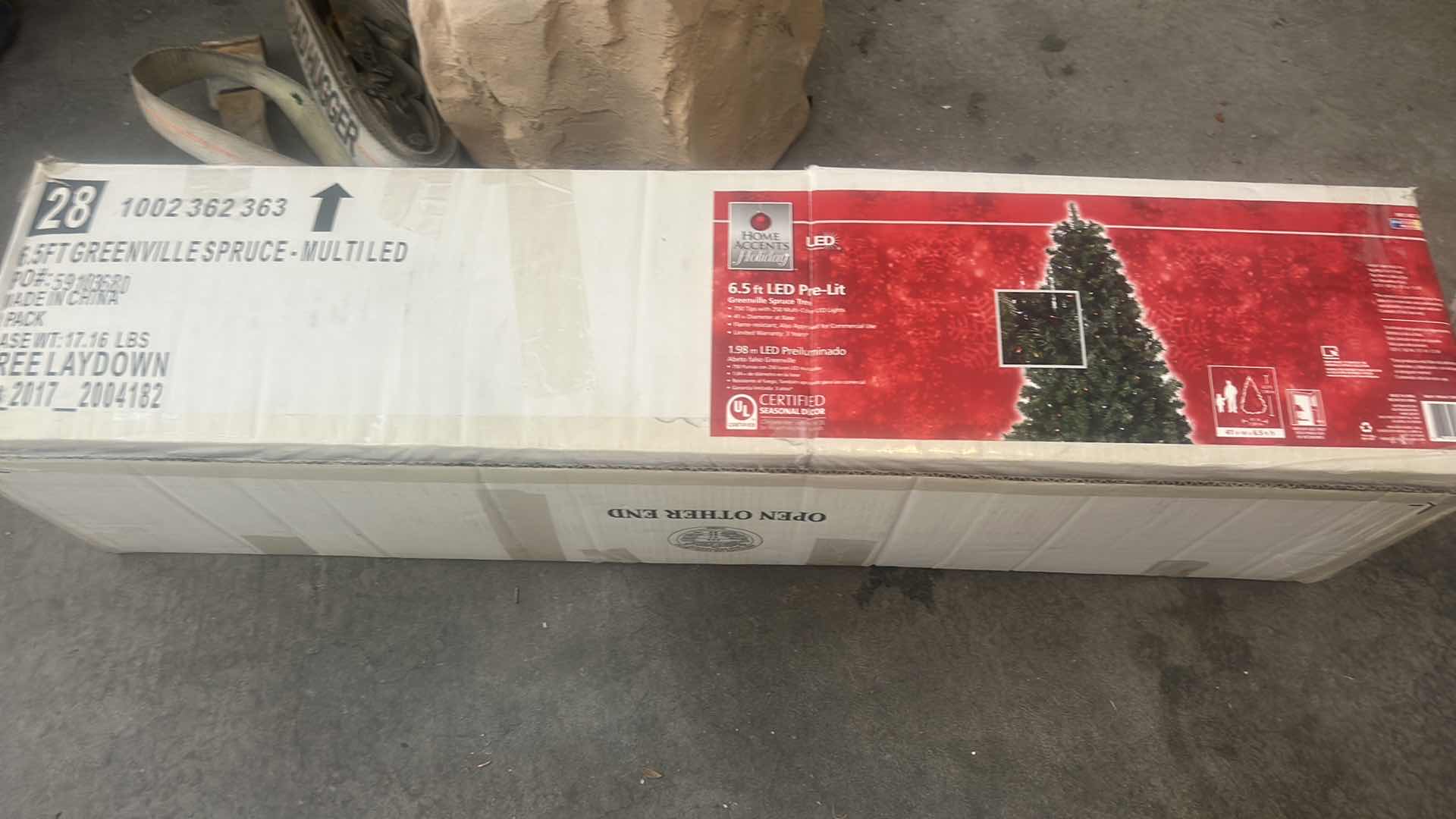 Photo 1 of 6.5’ GREENVILLE SPRUCE MULTI LED