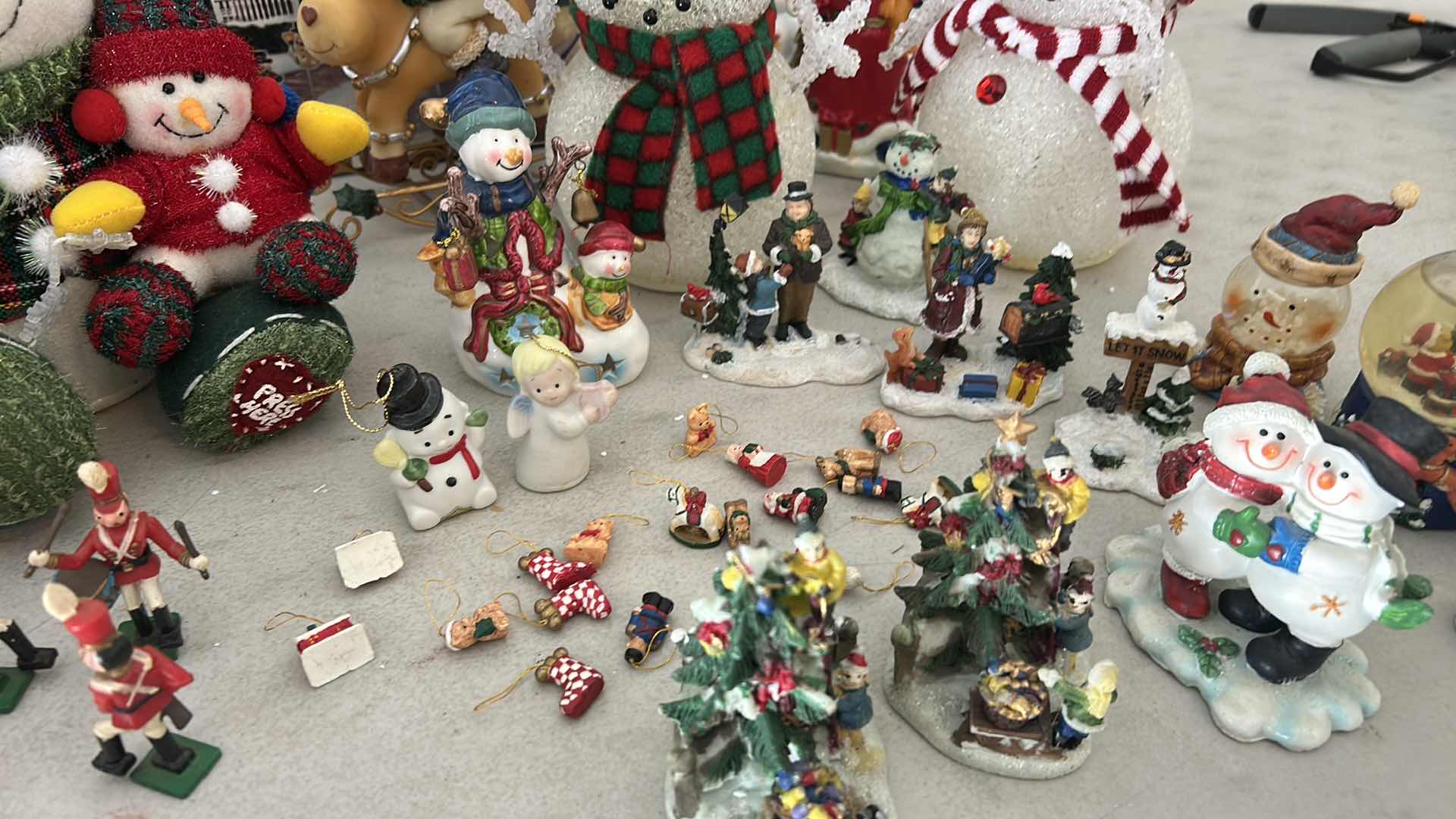 Photo 1 of CHRISTMAS DECOR