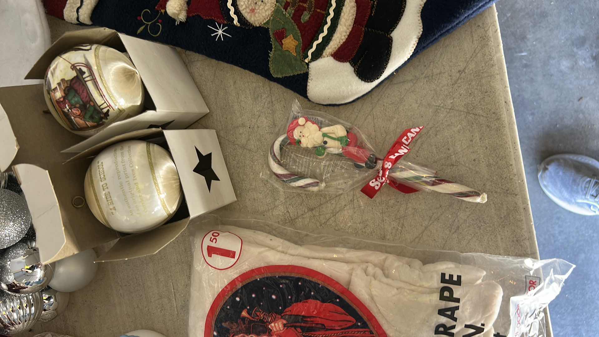 Photo 1 of CHRISTMAS DECOR