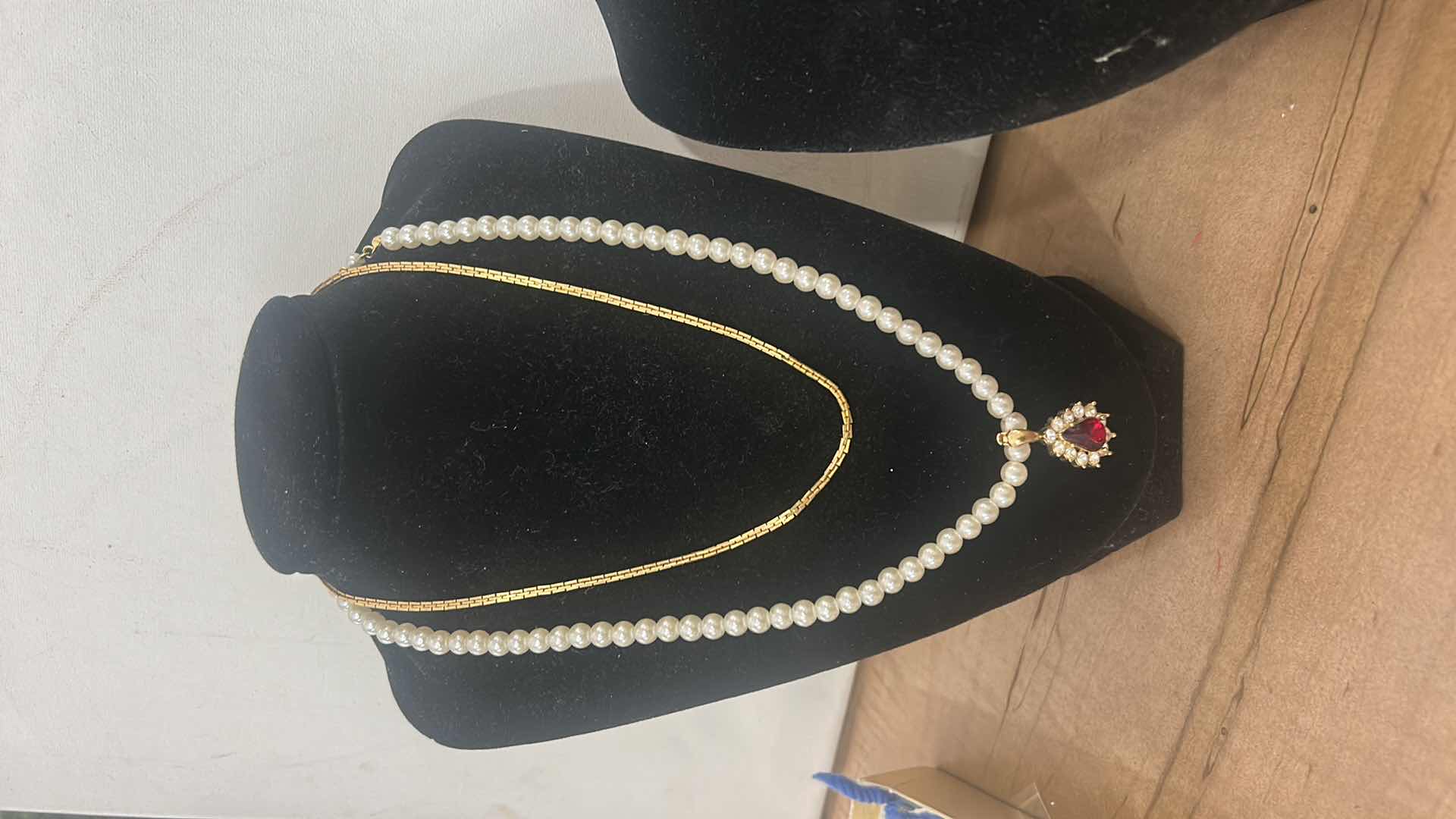 Photo 1 of 4 - WOMENS COSTUME JEWELRY