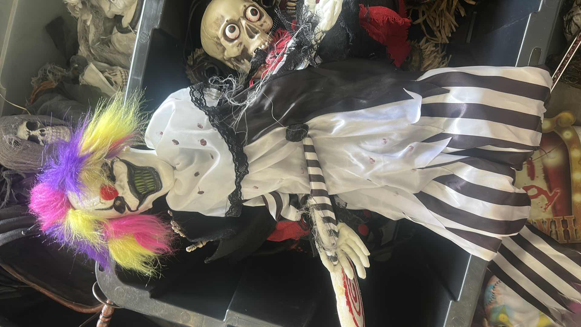 Photo 1 of TOTE- SCARY HALLOWEEN DECORATIONS