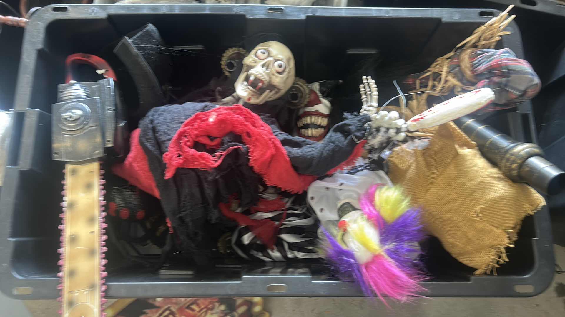 Photo 1 of TOTE- SCARY HALLOWEEN DECORATIONS