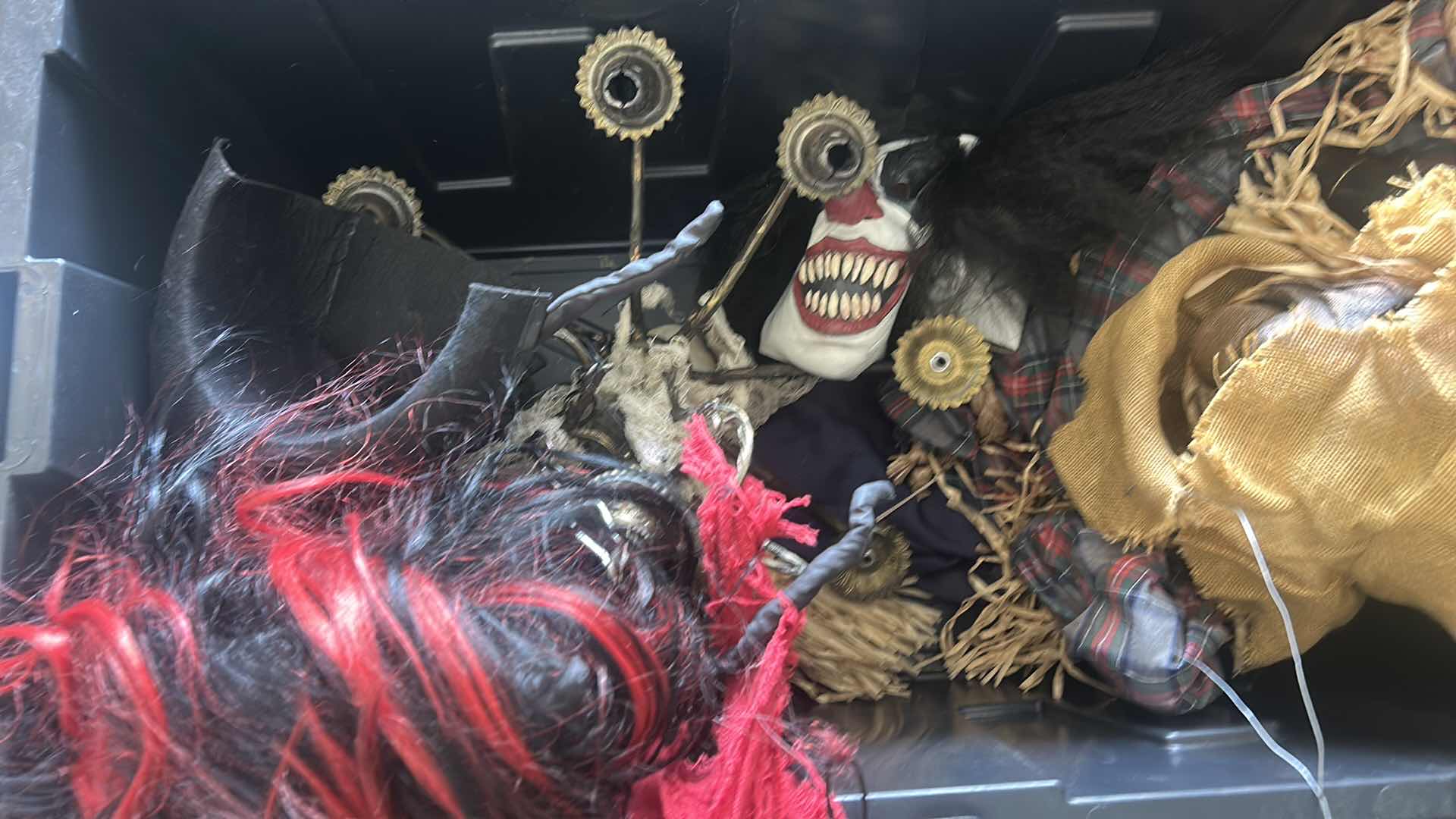 Photo 1 of TOTE- SCARY HALLOWEEN DECORATIONS