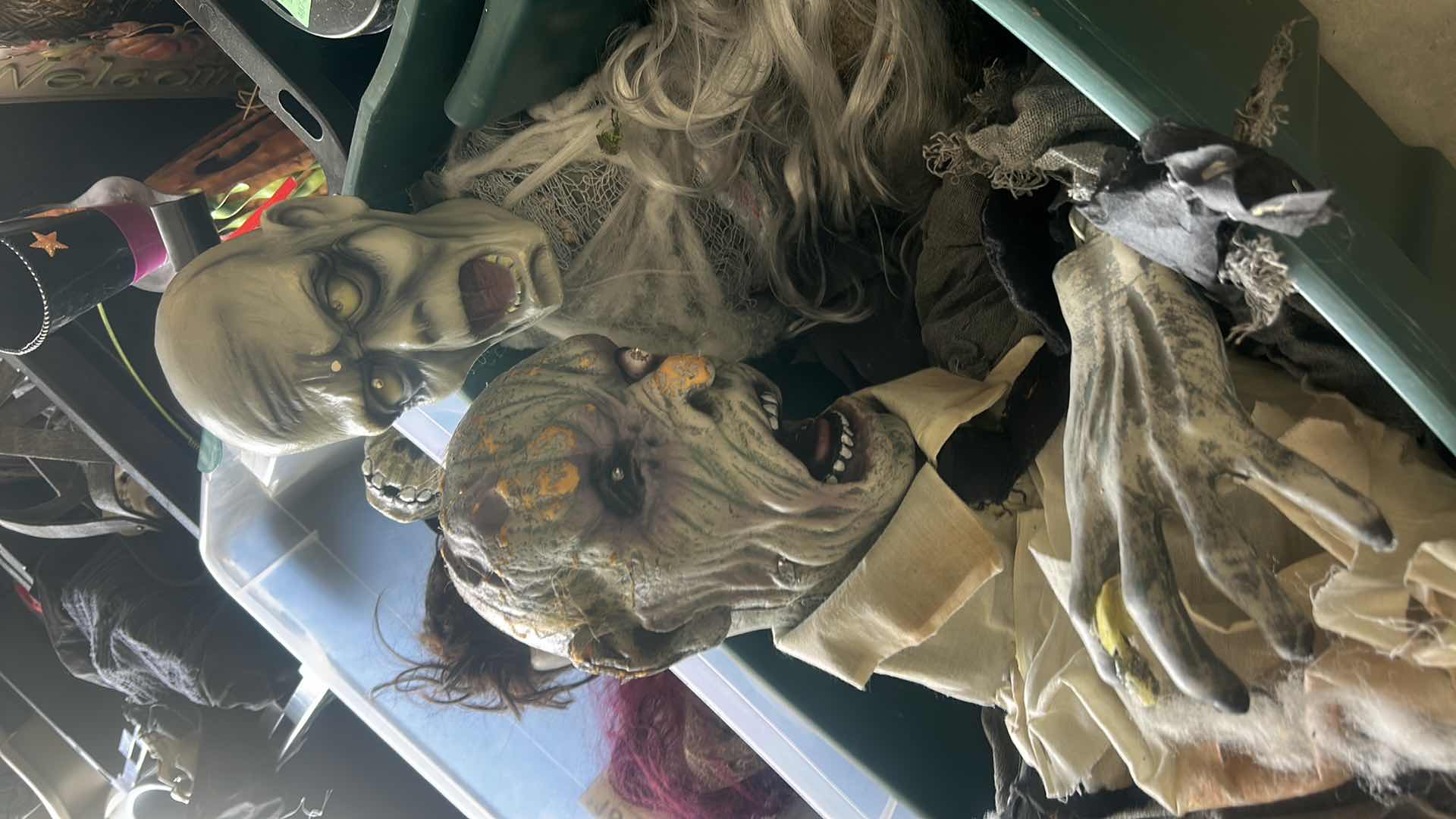 Photo 1 of TOTE- SCARY HALLOWEEN DECORATIONS