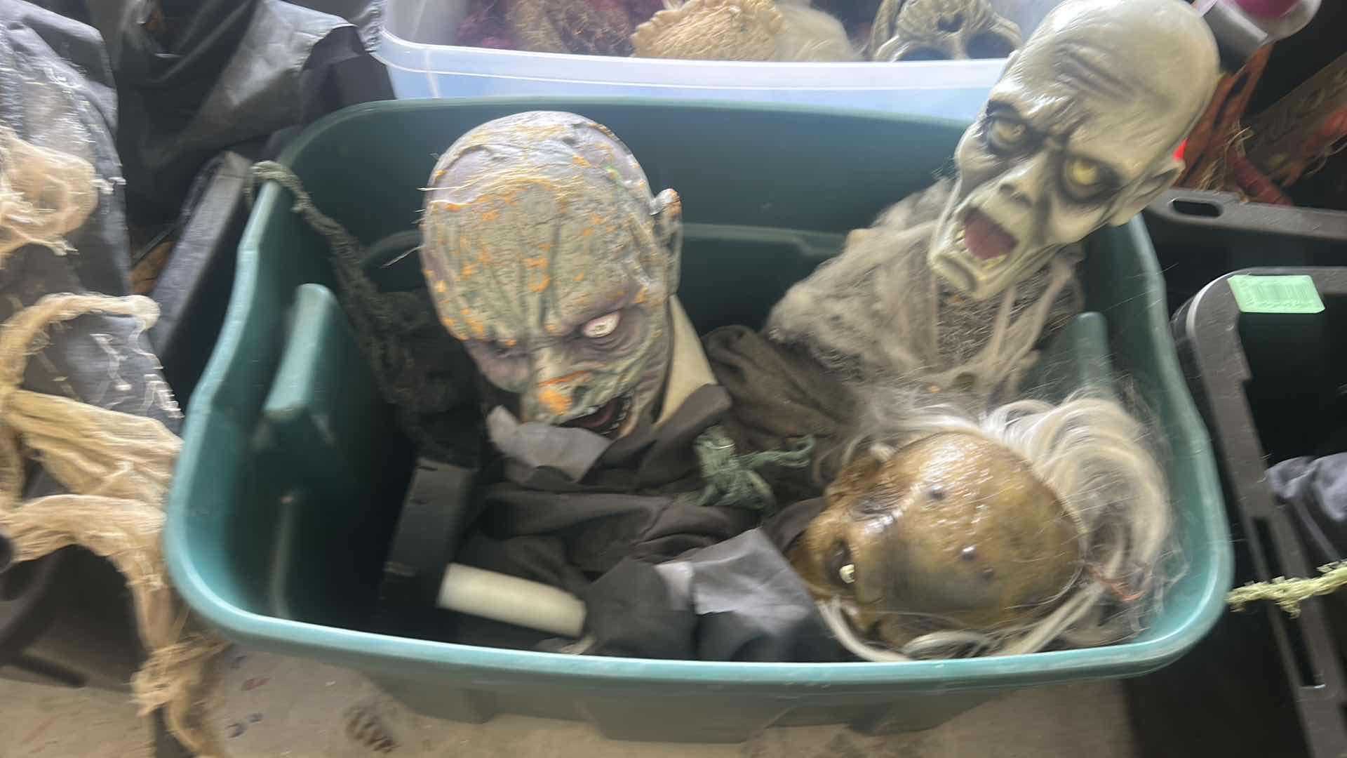 Photo 1 of TOTE- SCARY HALLOWEEN DECORATIONS