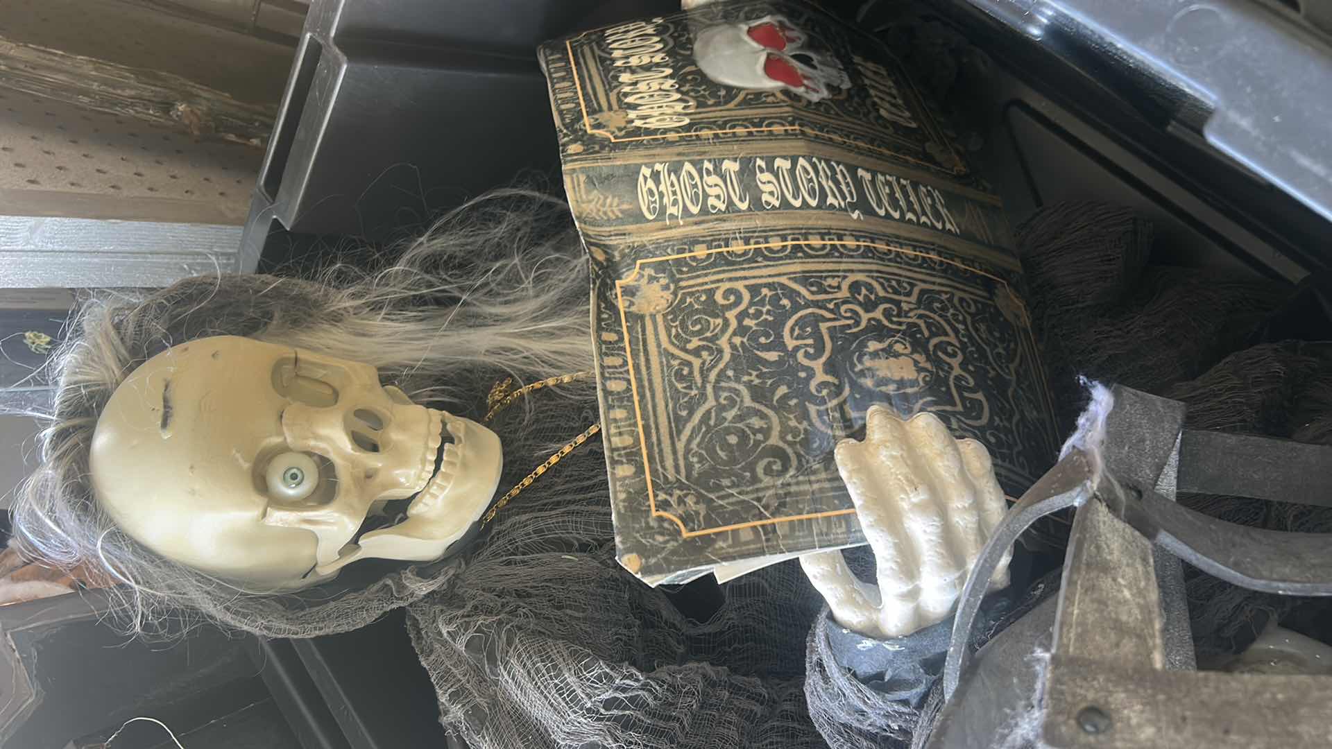 Photo 1 of TOTE- SCARY HALLOWEEN DECORATIONS (SOME BATTERY OPERATED)