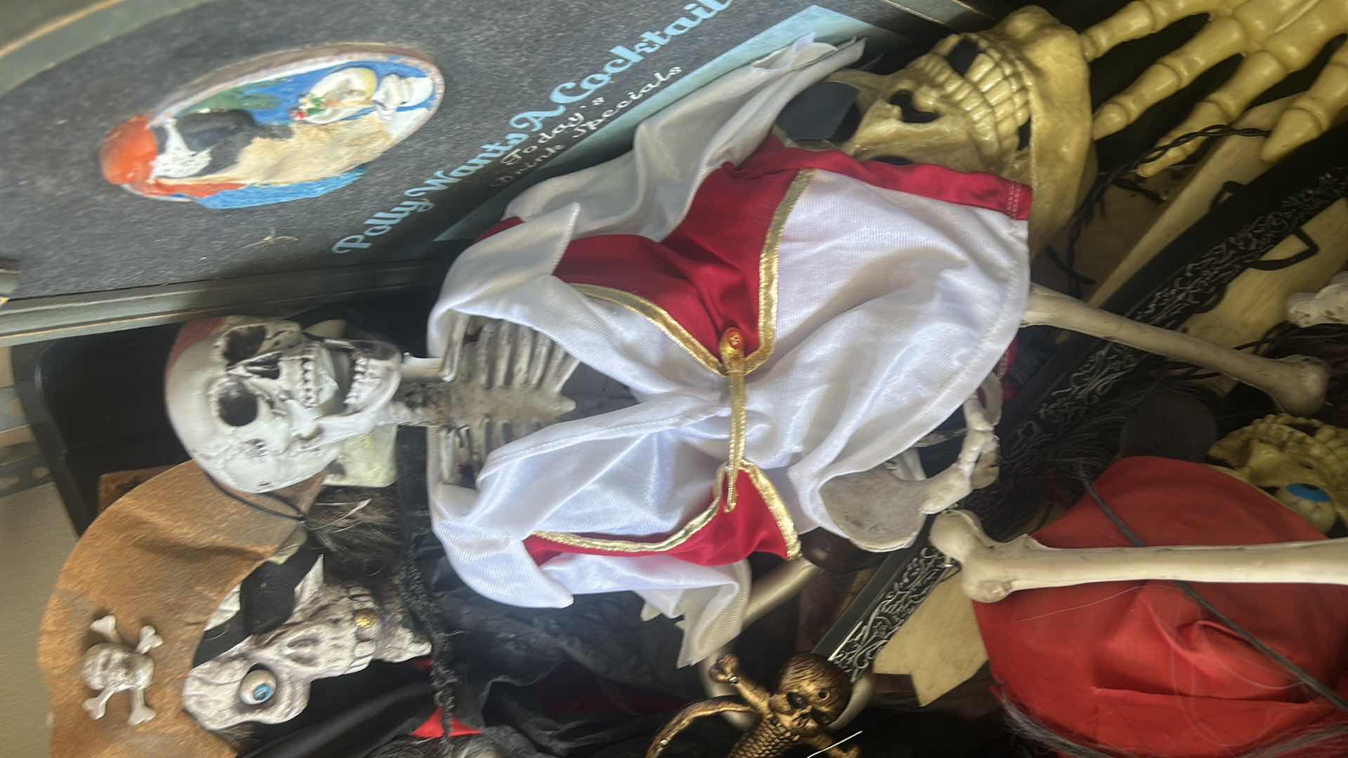 Photo 1 of TOTE- SCARY HALLOWEEN DECORATIONS