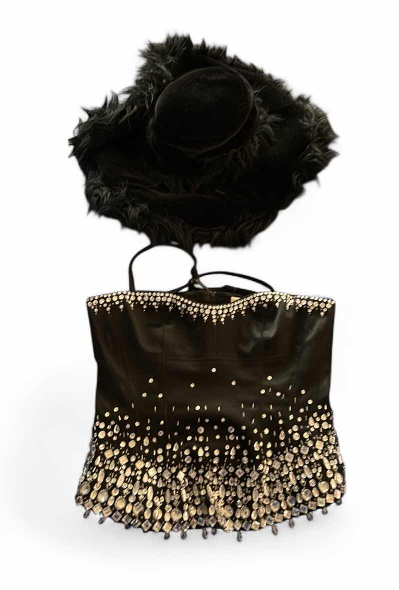 Photo 1 of WOMENS FASHION - SPARKLY TOP AND FEATHER HAT - DRESS UP / HALLOWEEN