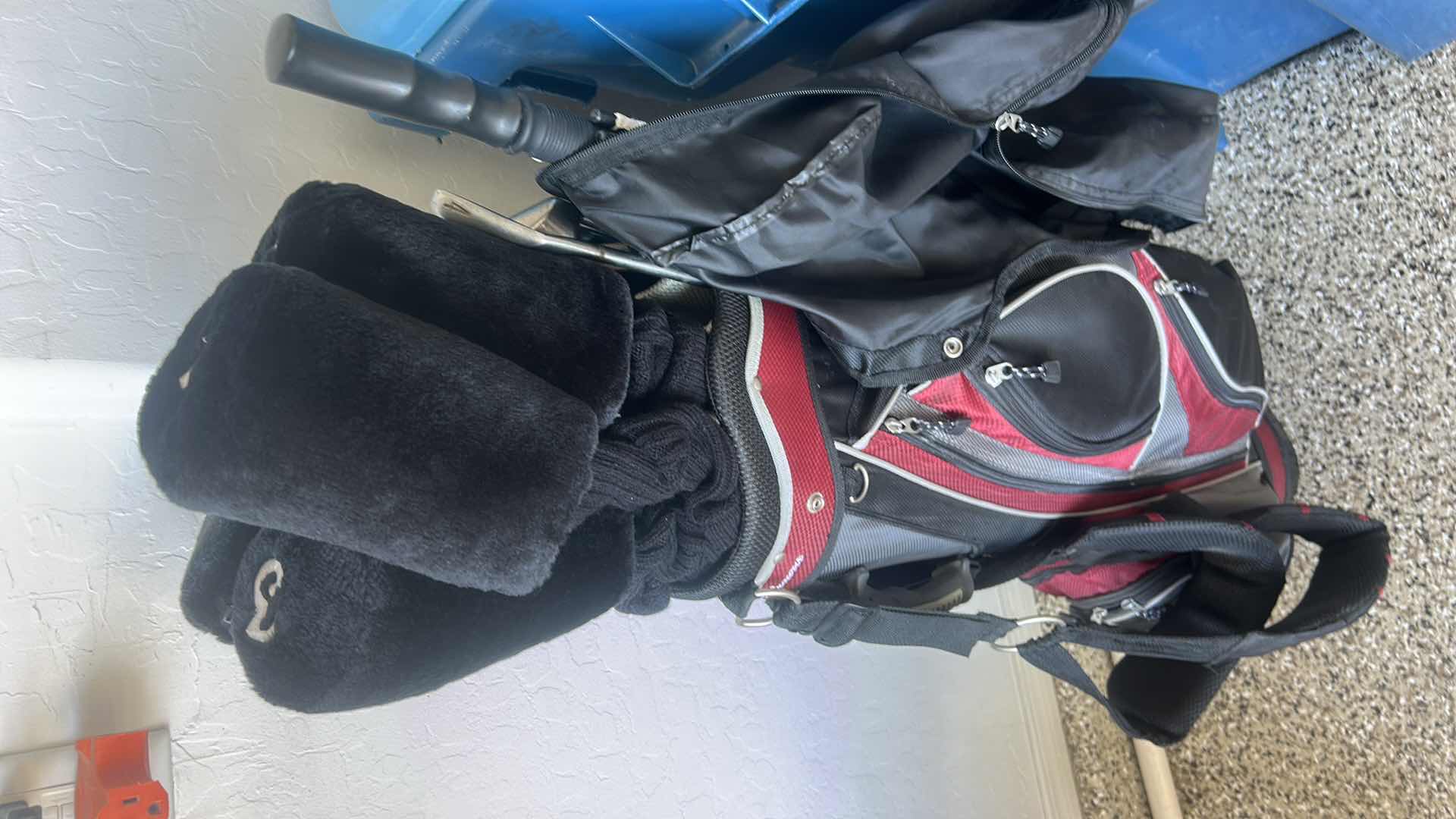 Photo 1 of GOLF CLUBS AND GOLF BAG