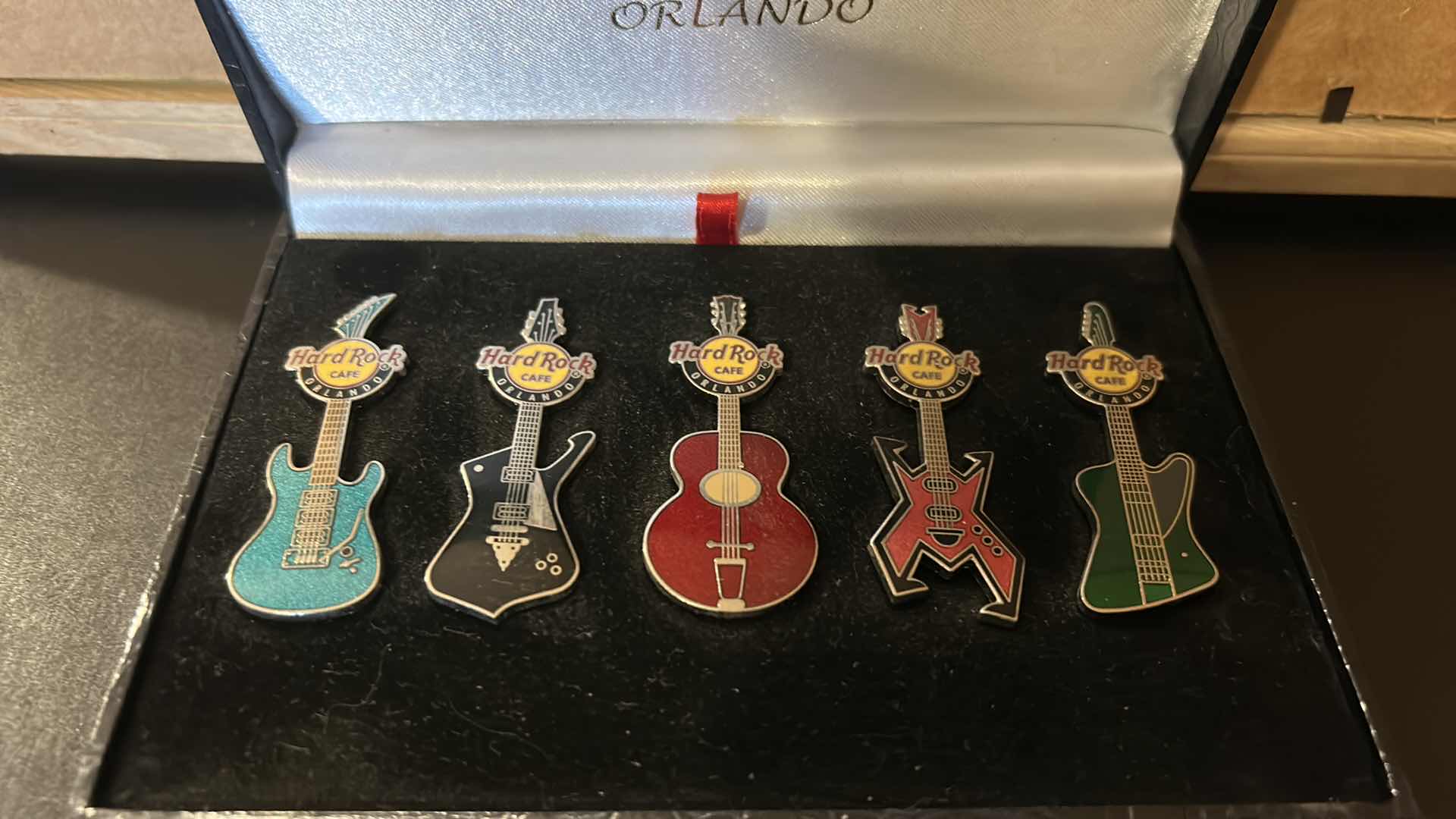 Photo 1 of HARD ROCK ORLANDO GUITAR LAPEL PIN BOXED SET