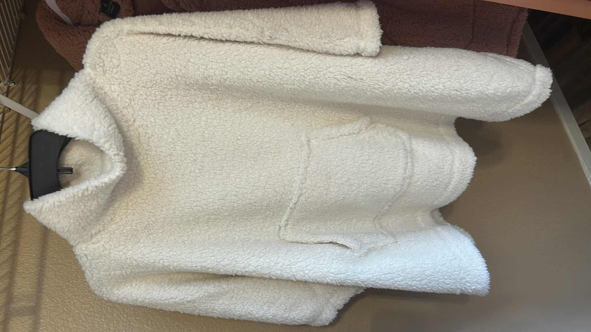 Photo 1 of 2 WOMENS KOOLABURRA BY UGG SHERPA TOPS SIZED XS (APPEAR TO BE A SIZE LARGE