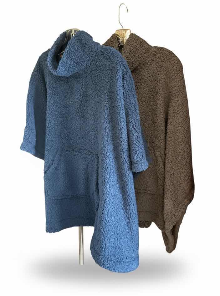 Photo 1 of 2 WOMENS KOOLABURRA BY UGG SHERPA TOPS SIZED S (APPEAR TO BE A SIZE LARGE