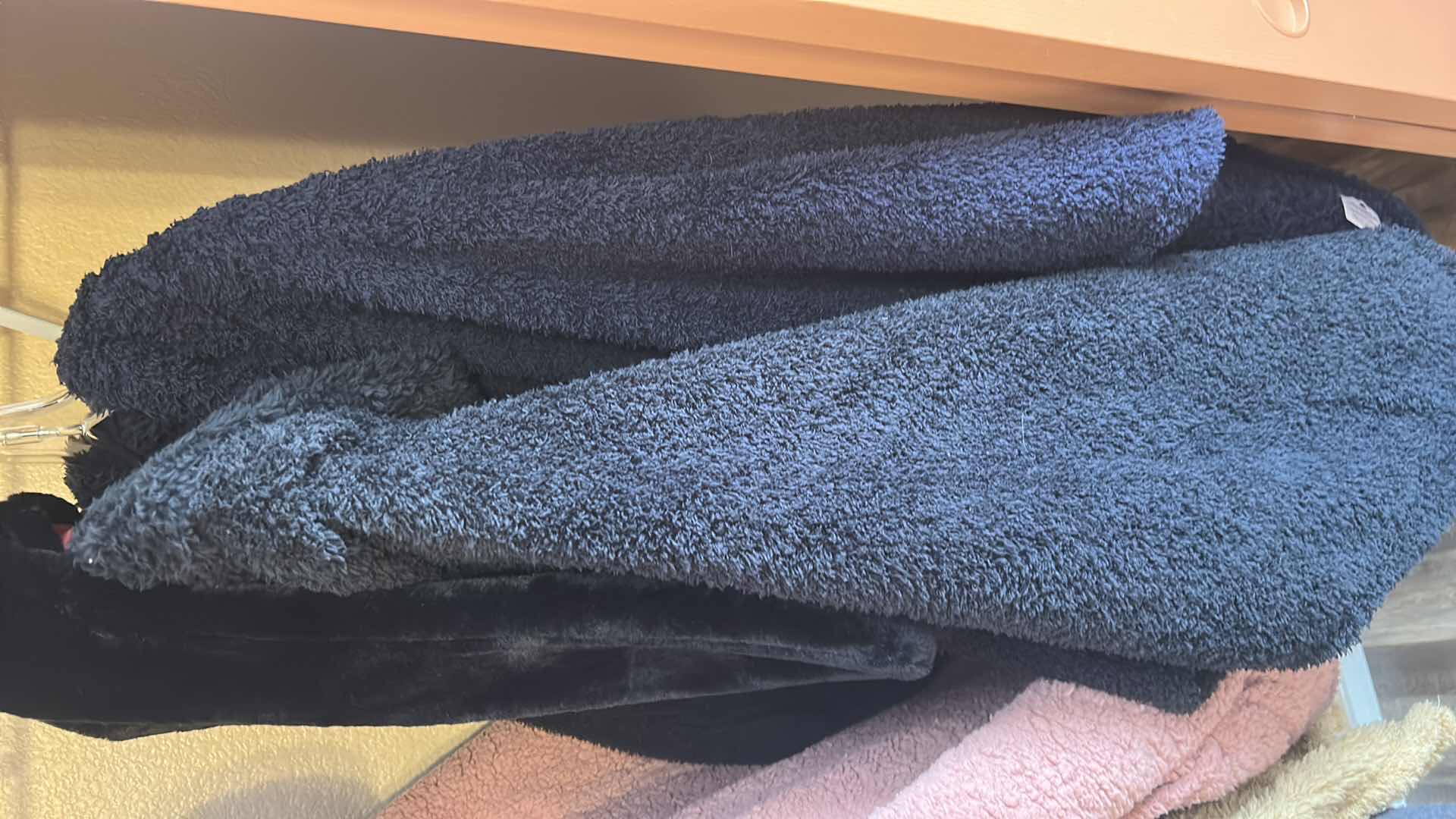 Photo 1 of 2 WOMENS BUMBLEBELLA SOFT OUTERWEAR ( ONE SIZE) 2 FAUX FUR SCARFS /WRAPS