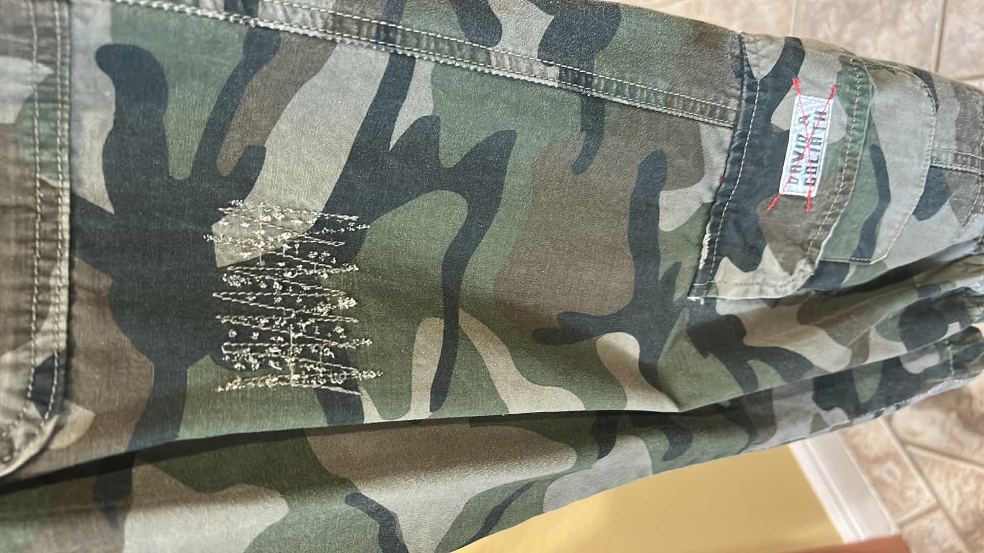 Photo 1 of 2 WOMENS CAMO CAPRIS / DAVID SIZE 30 & GOLIATH AND PREMIUM SURPLUS SIZE L