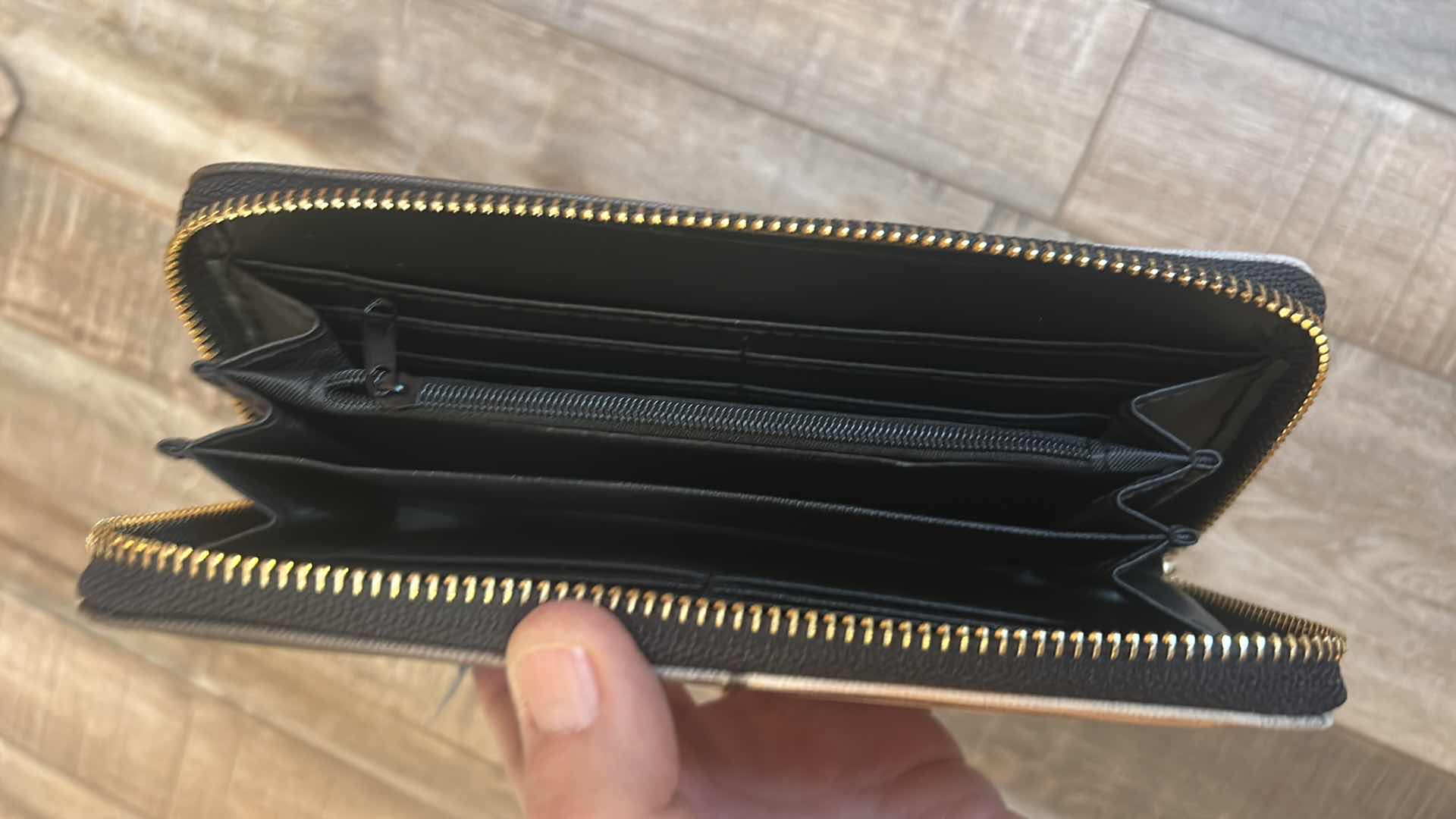 Photo 1 of 1 NEW WOMENS SPARTINA 449 TEXAS HANDAG, NEW DONKEY WALLET AND 6 MONKEYS