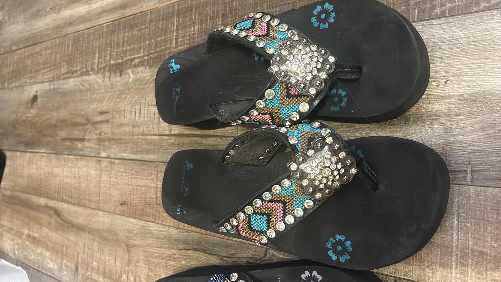 Photo 1 of 2 PAIRS MONTANA WEST WOMENS FLIP FLOPS AND 1 PSIR IF LIGHT PINK BOOTS SIZE 8