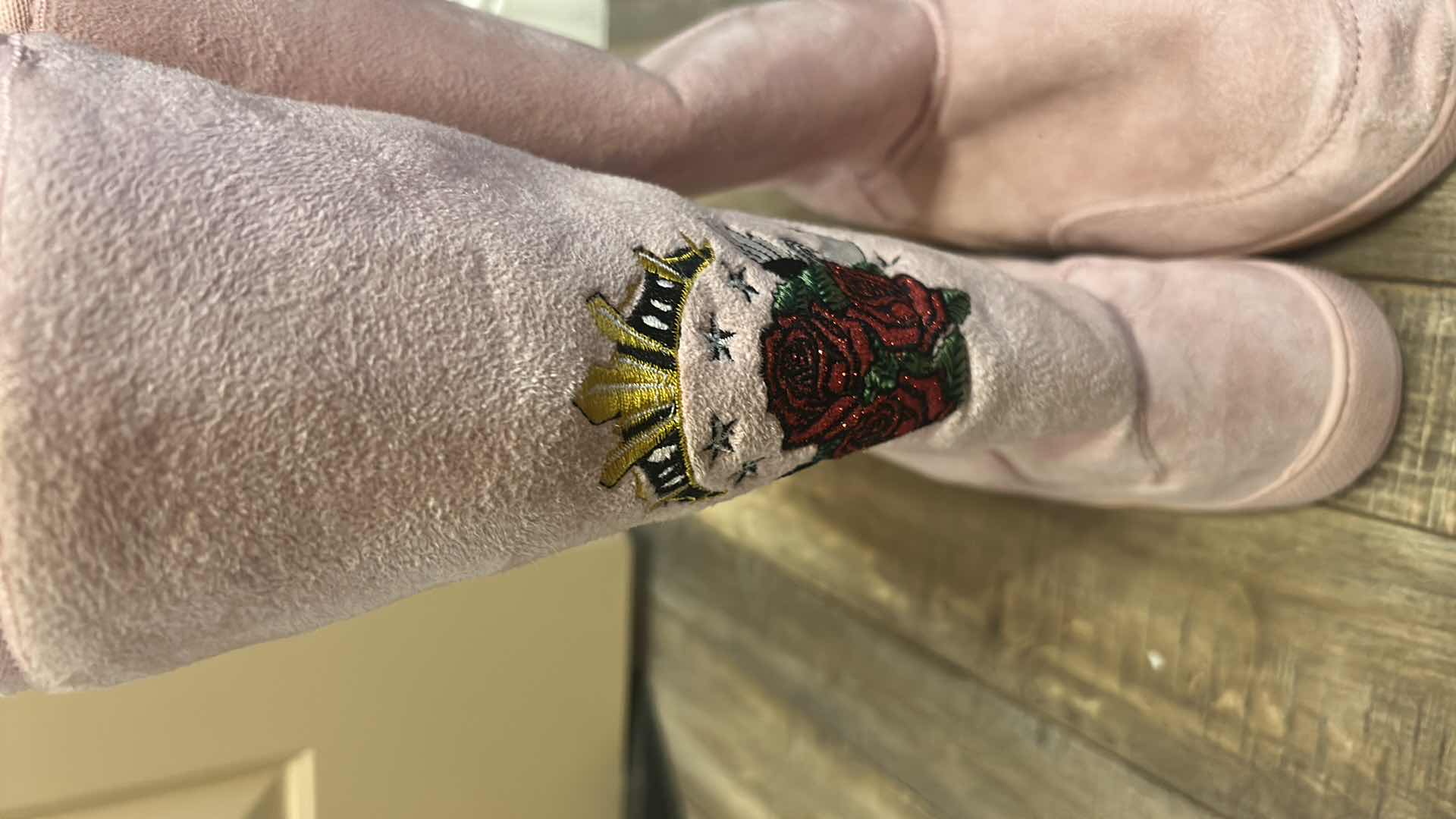 Photo 1 of 2 PAIRS MONTANA WEST WOMENS FLIP FLOPS AND 1 PSIR IF LIGHT PINK BOOTS SIZE 8