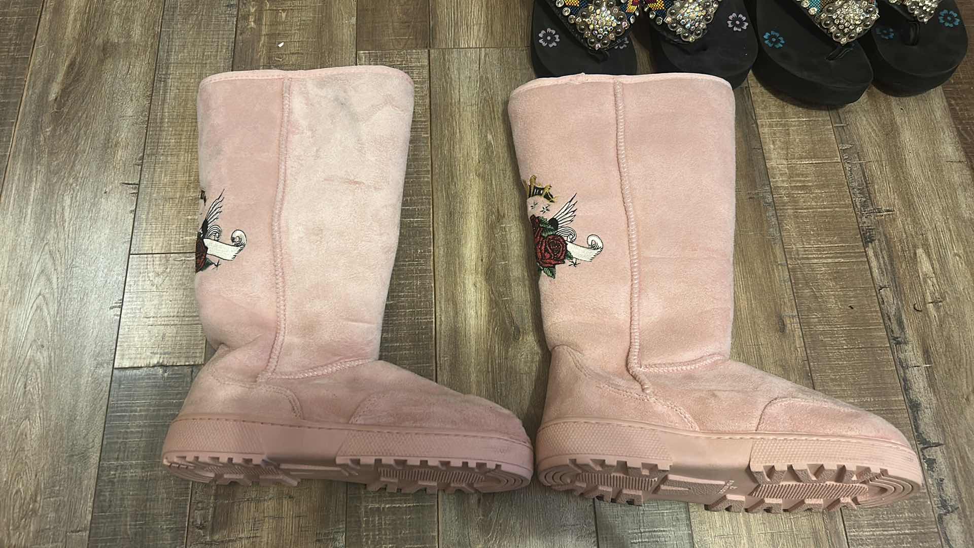 Photo 1 of 2 PAIRS MONTANA WEST WOMENS FLIP FLOPS AND 1 PSIR IF LIGHT PINK BOOTS SIZE 8